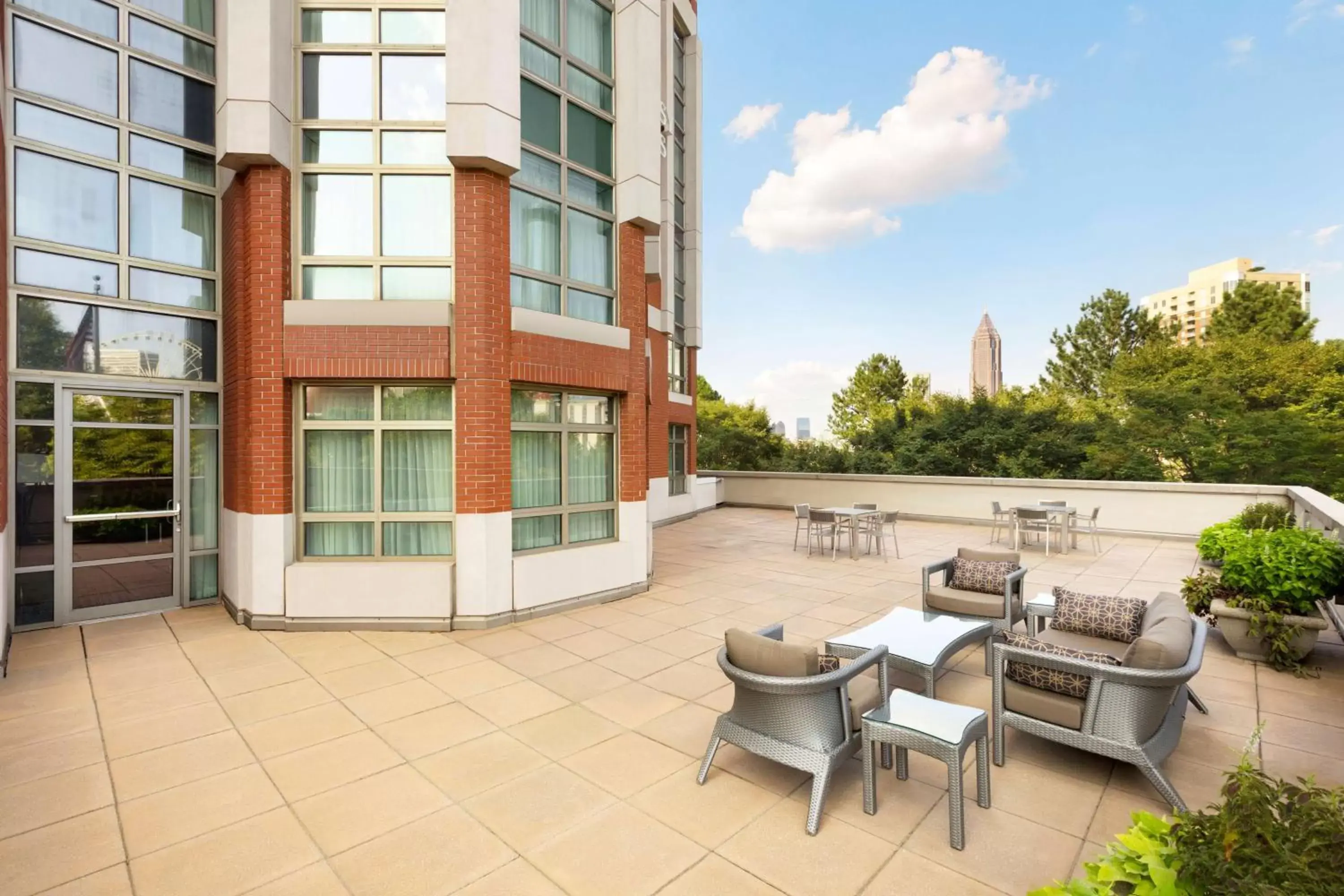 Living room in Embassy Suites by Hilton Atlanta at Centennial Olympic Park