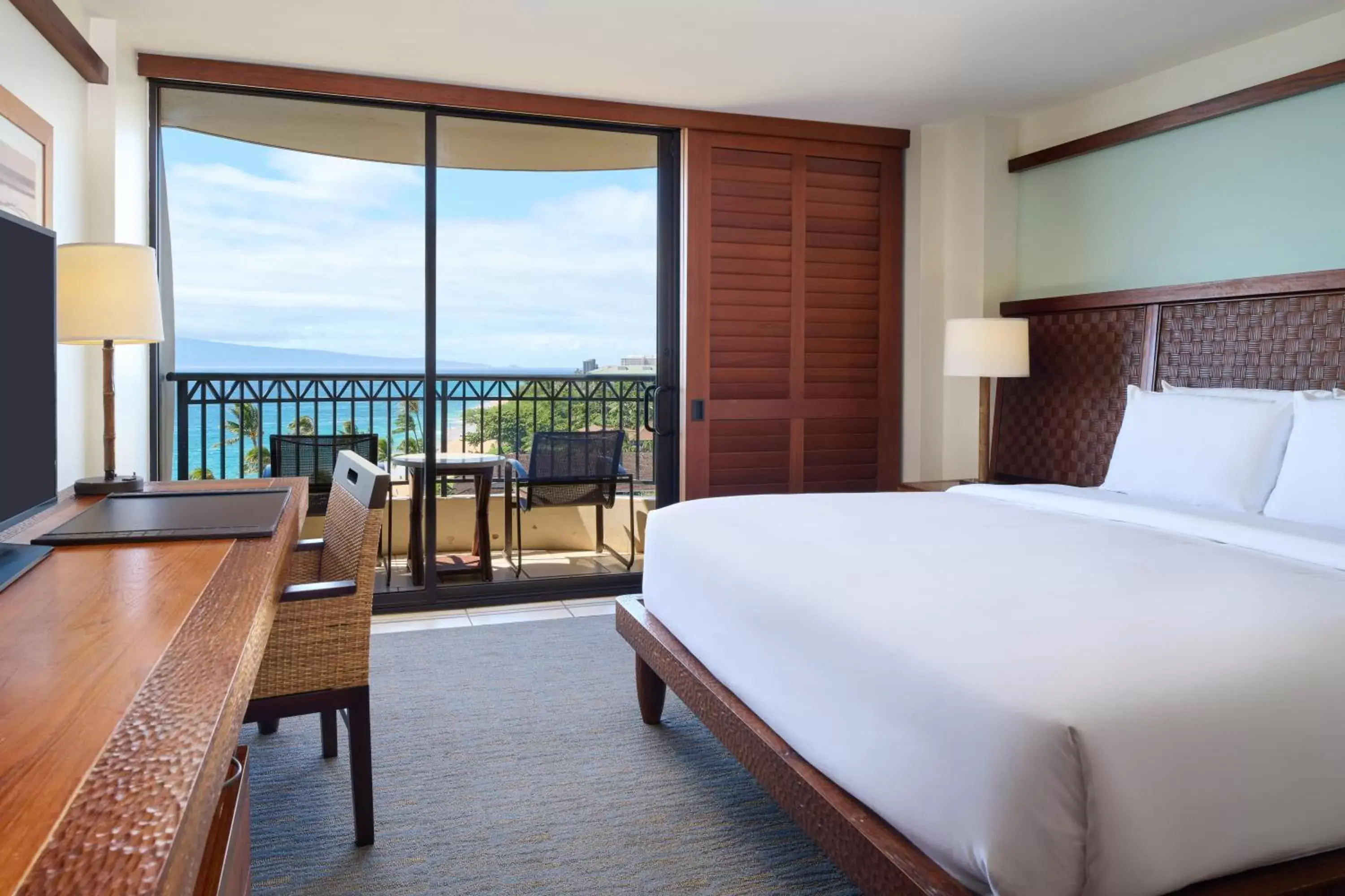 Tower Deluxe Ocean View King in Royal Lahaina Resort & Bungalows