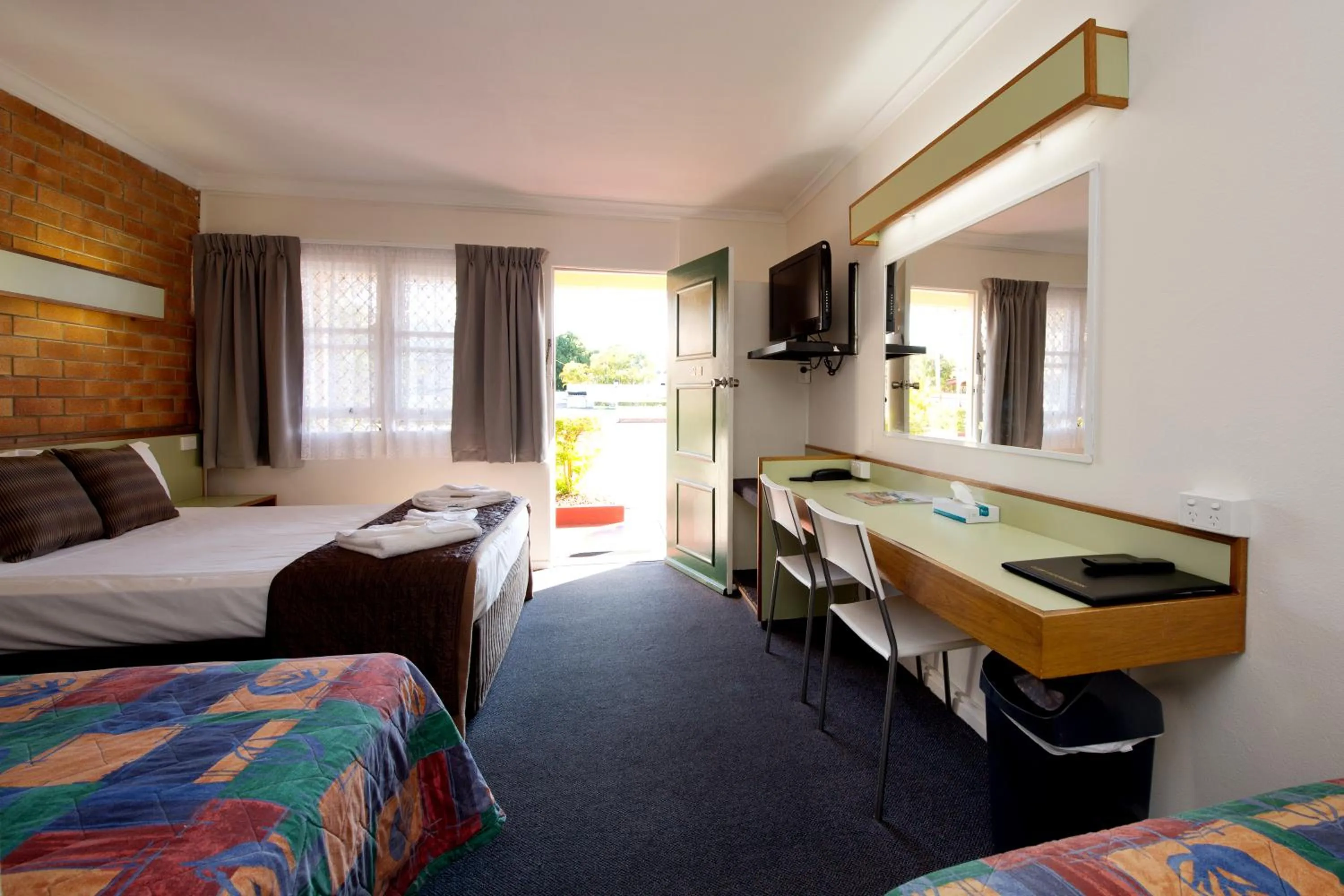 Photo of the whole room, Bed in Mineral Sands Motel