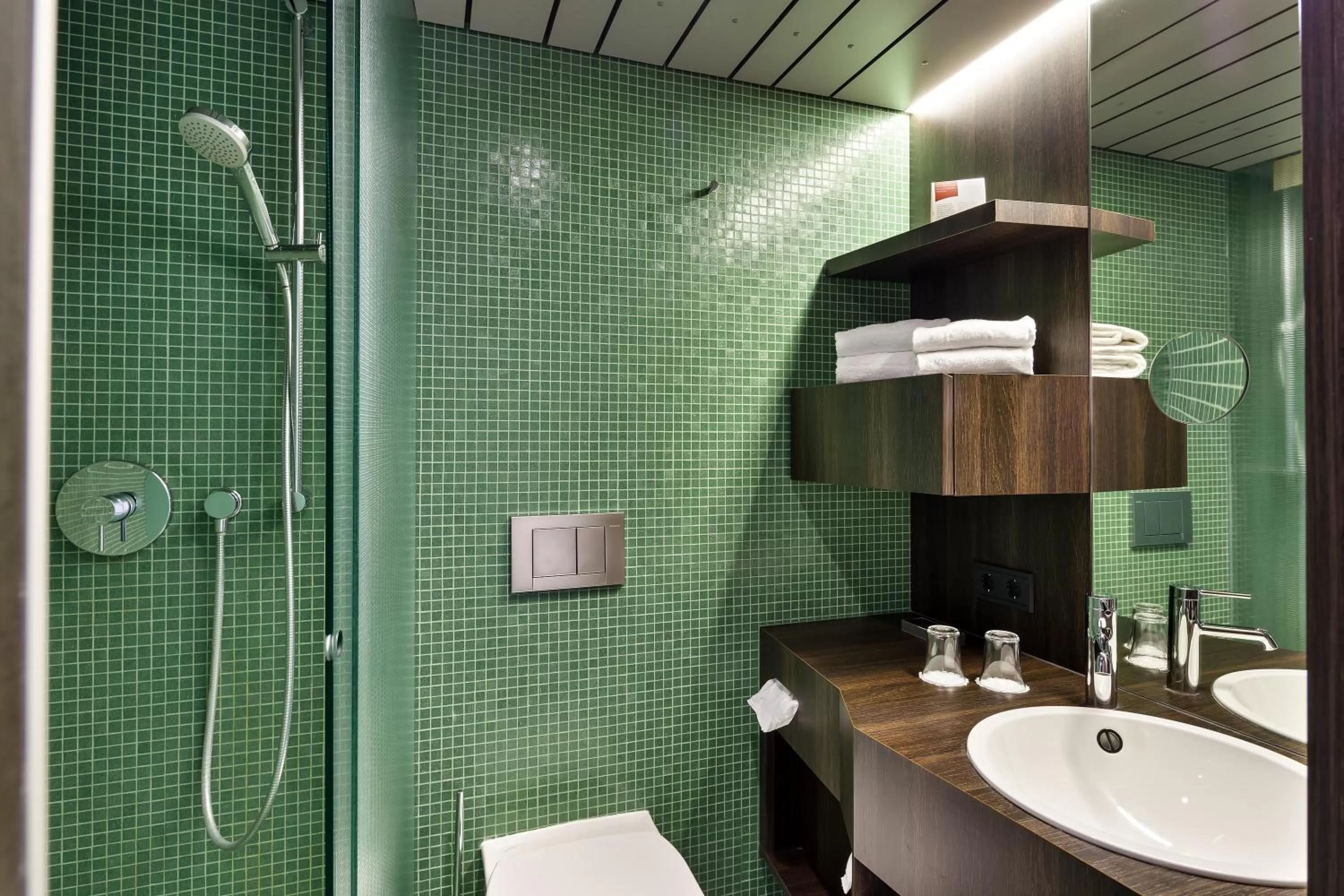 Bathroom in Austria Trend Hotel Schloss Wilhelminenberg Wien