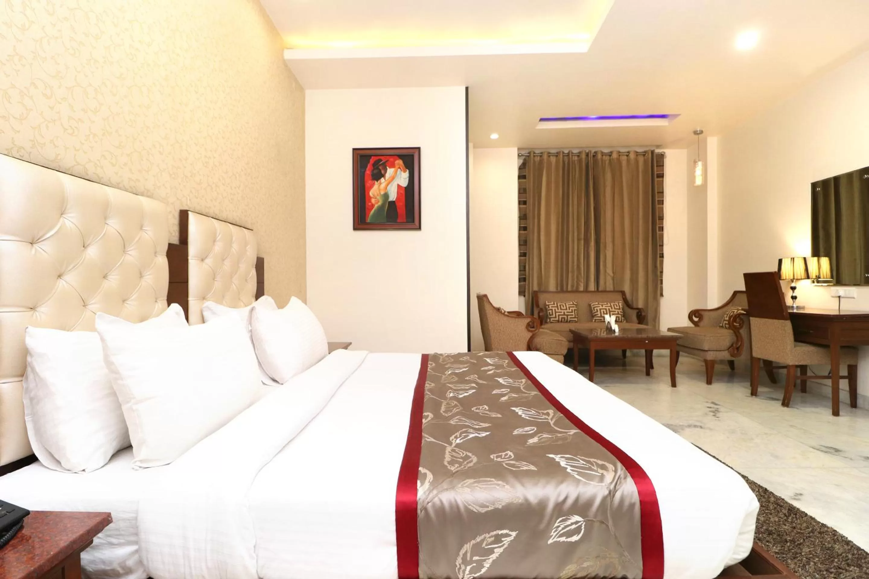 Bedroom, Bed in Hotel Leela Grande