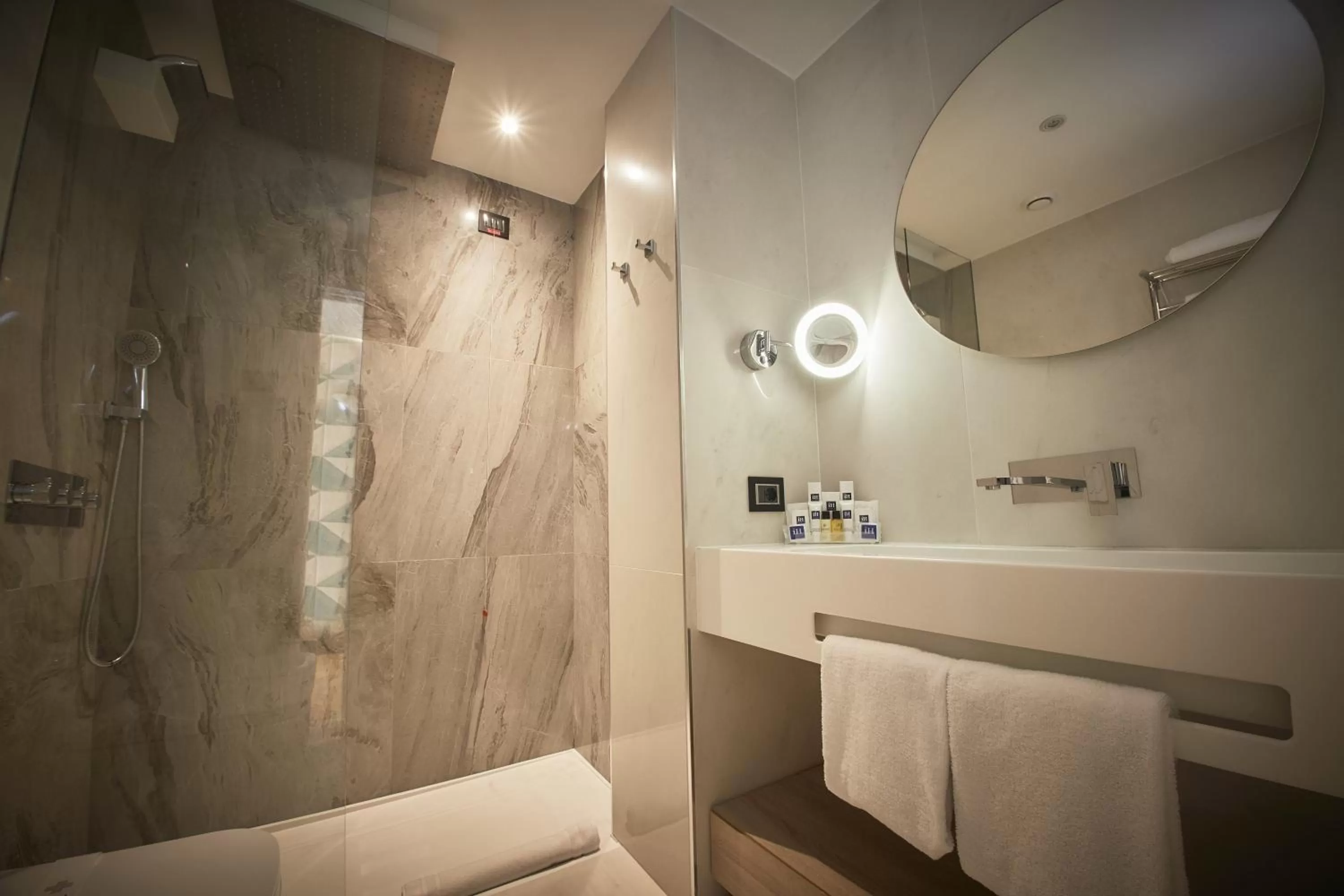 Bathroom in iH Hotels Milano Ambasciatori