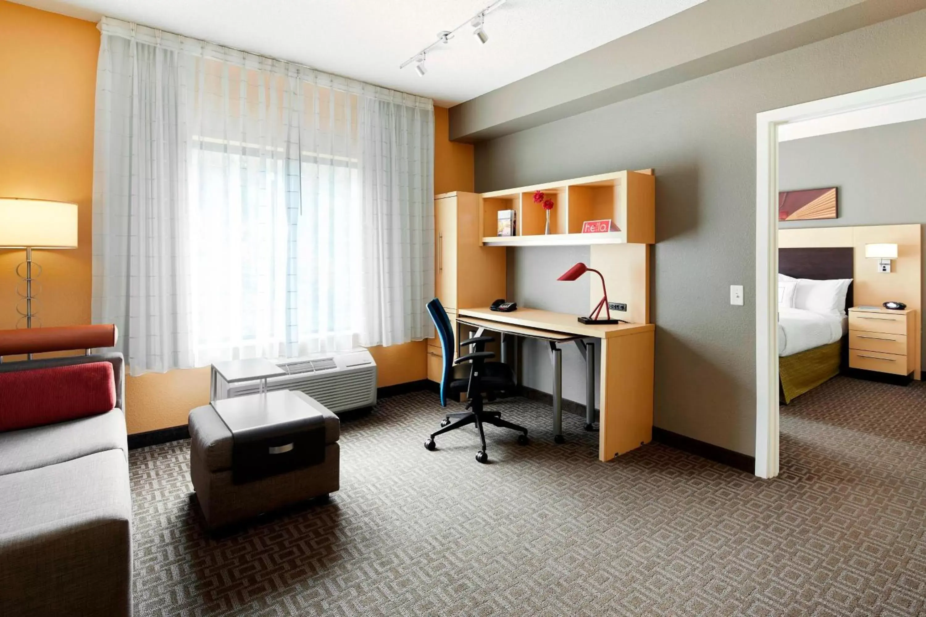 Bedroom, TV/Entertainment Center in TownePlace Suites by Marriott Harrisburg Hershey