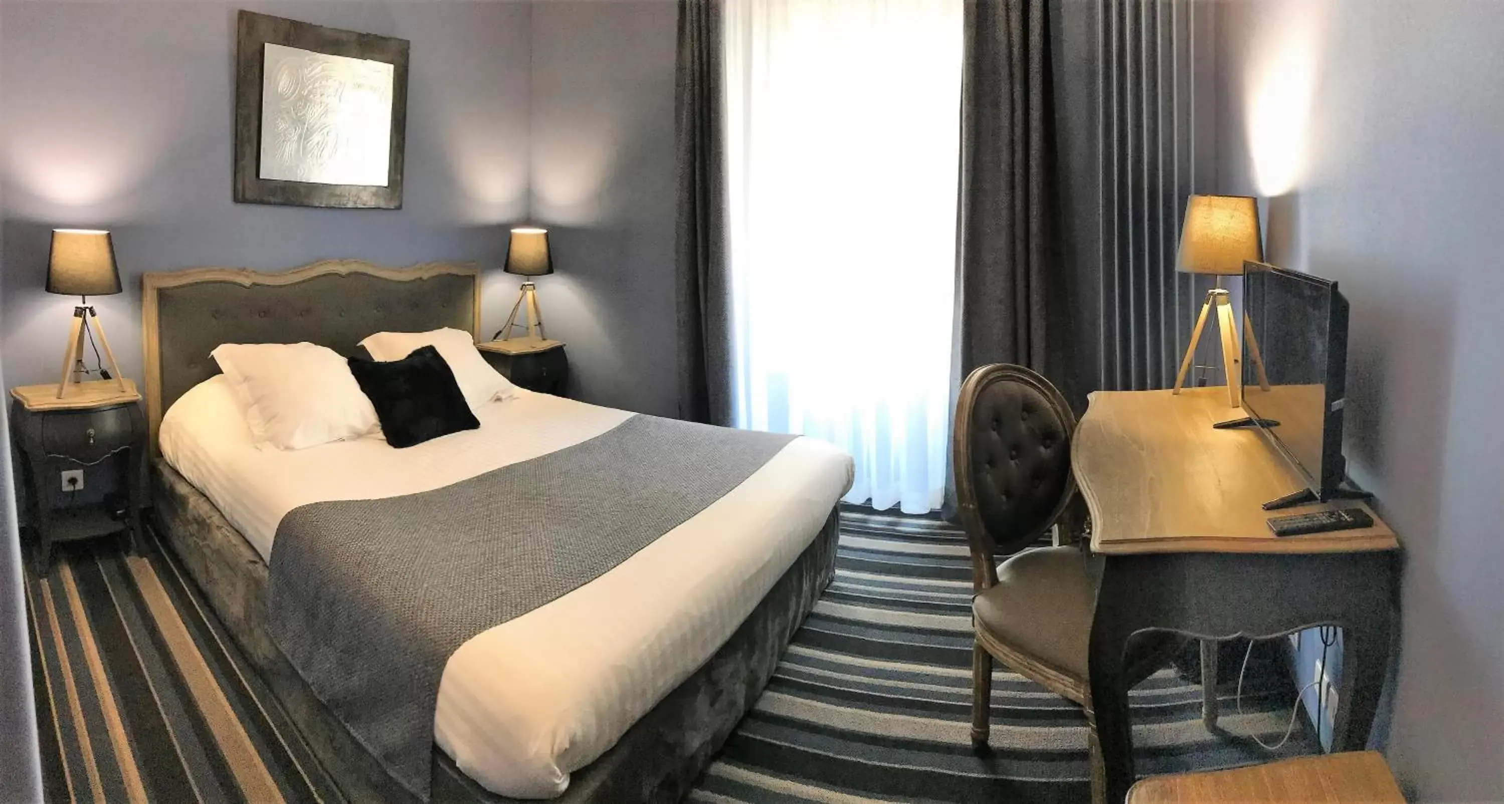 Bed in Hôtel des Augustins