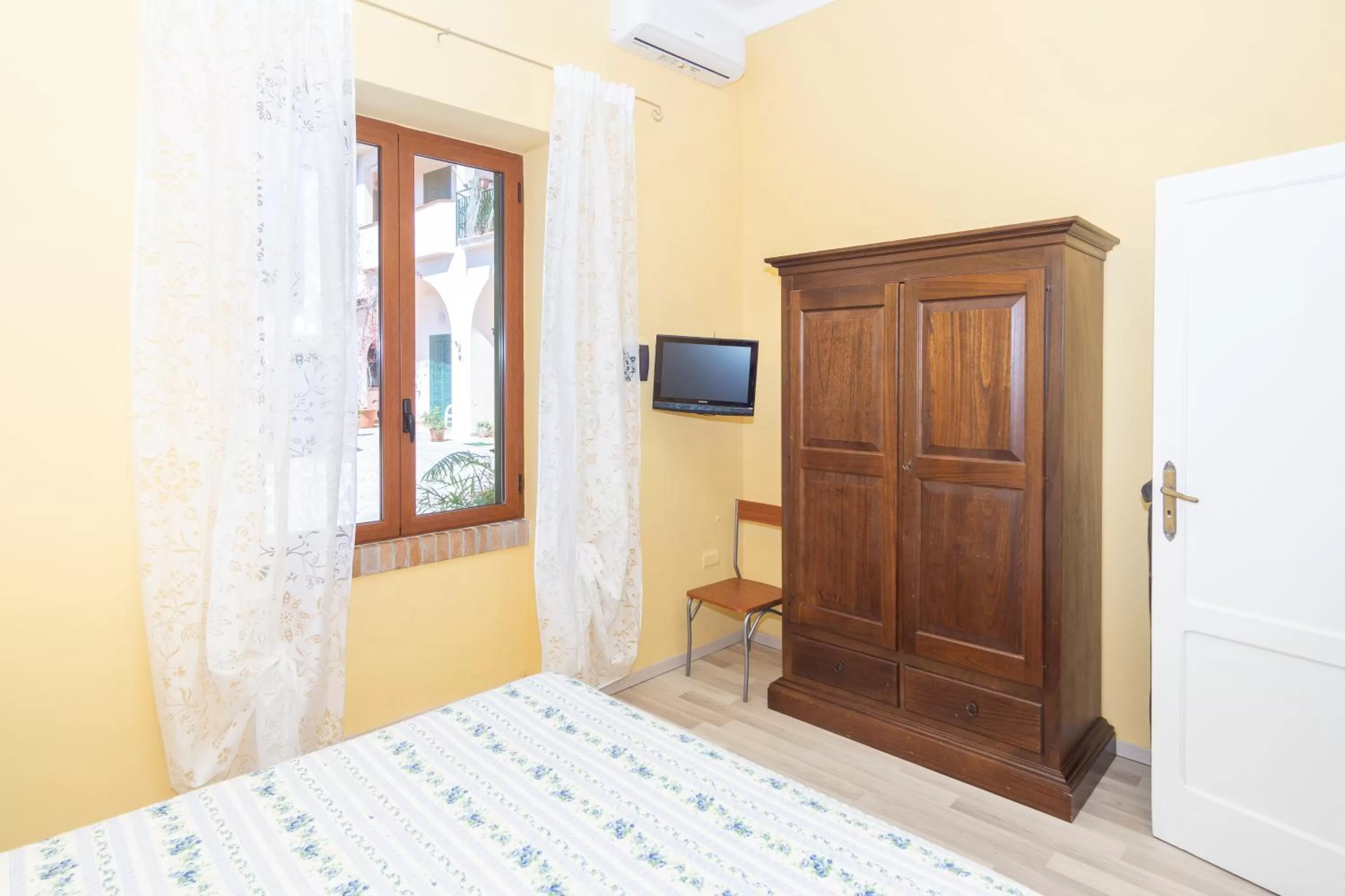 Bedroom, Bed in La Masseria