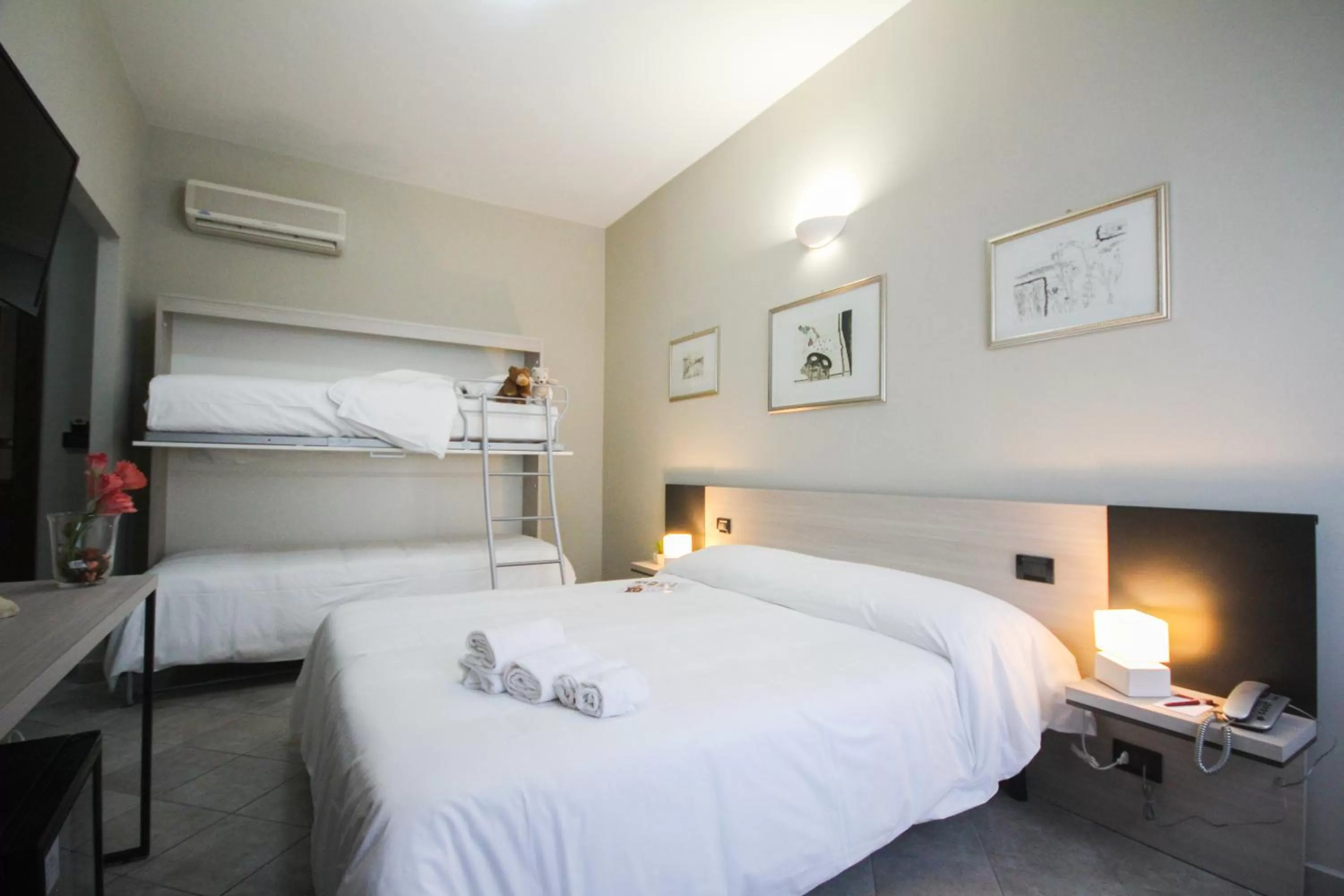 Photo of the whole room, Bed in Hotel Gran Torino