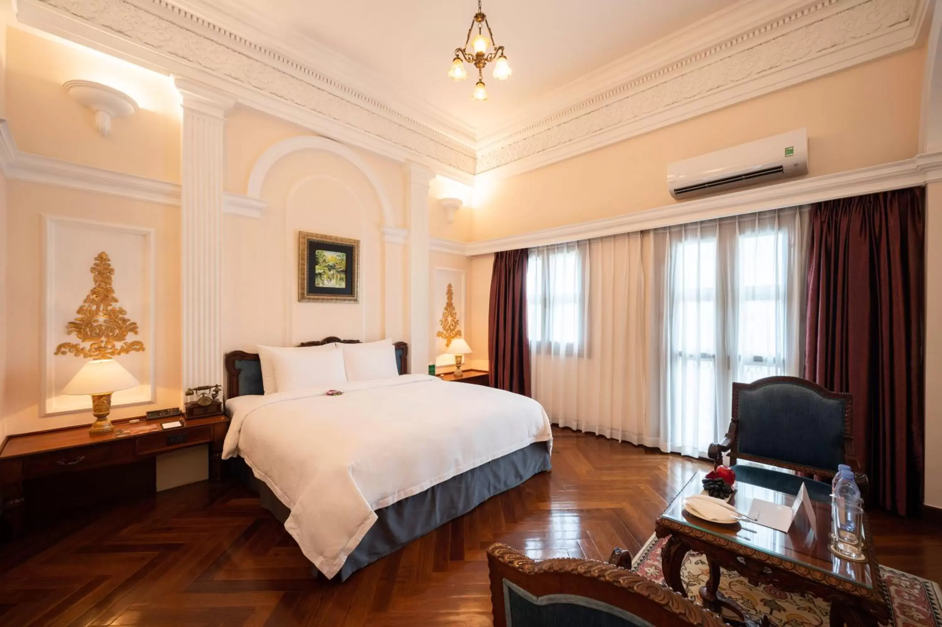 Photo of the whole room in Hotel Majestic Saigon