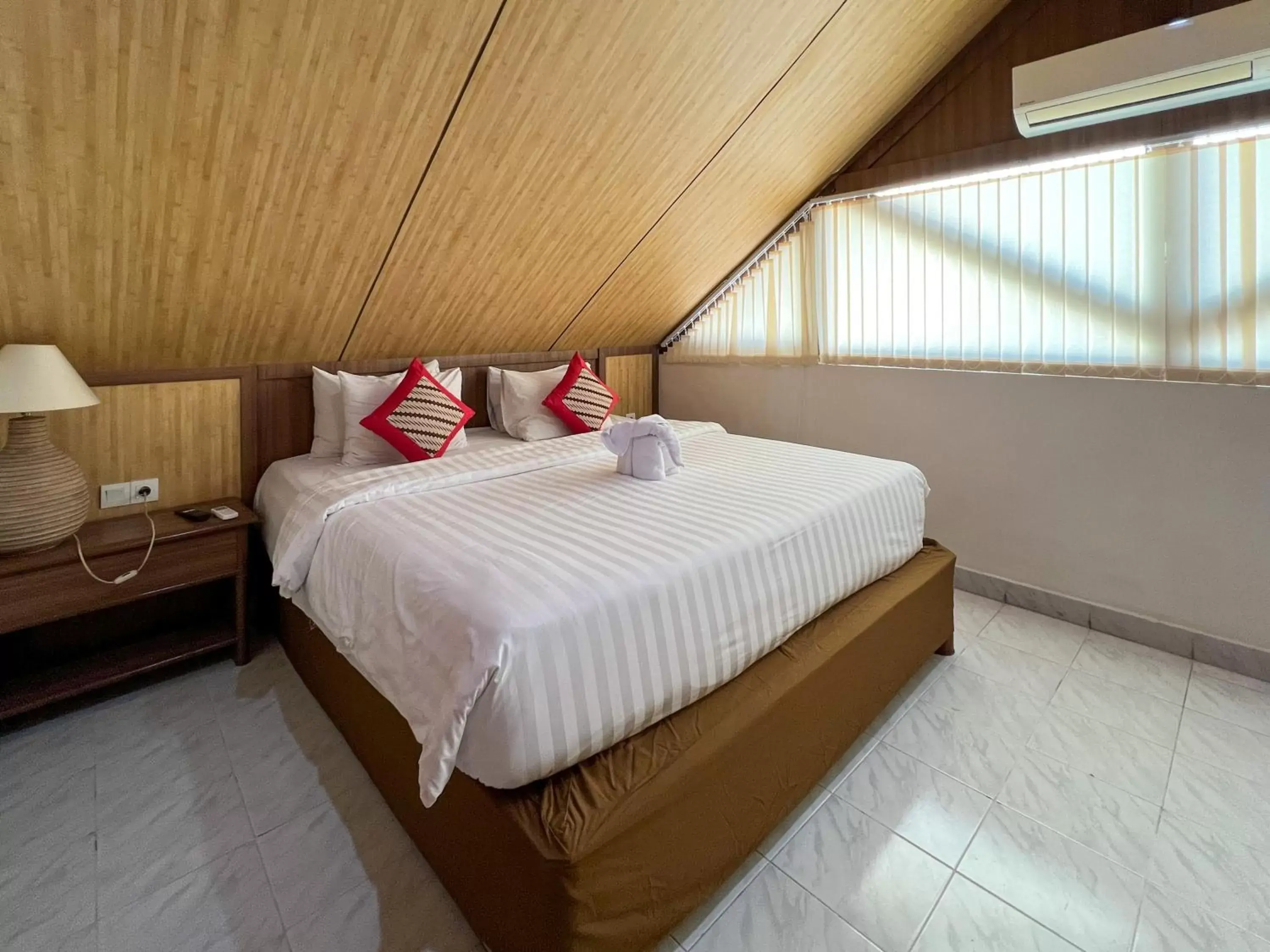 Bed in Grand Istana Rama Hotel