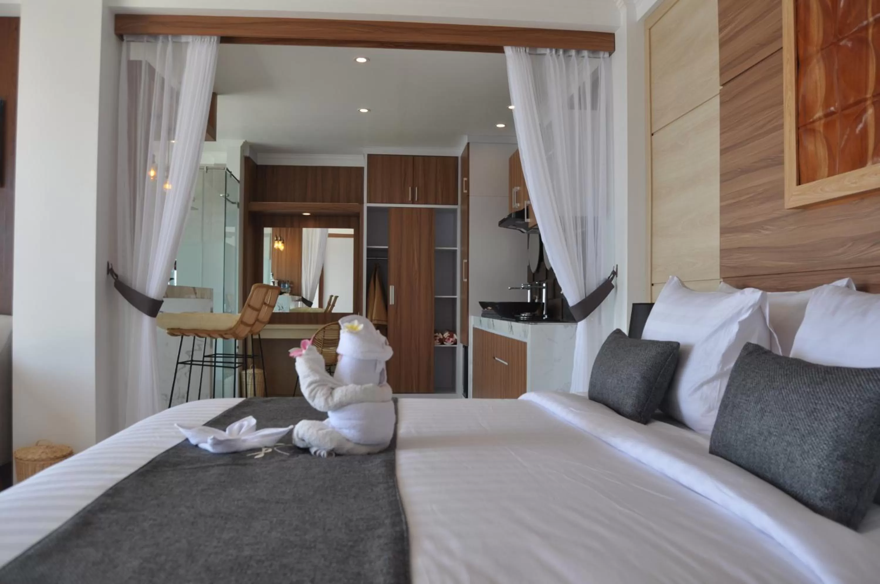 Photo of the whole room, Bed in SUITE OCEAN BLUE