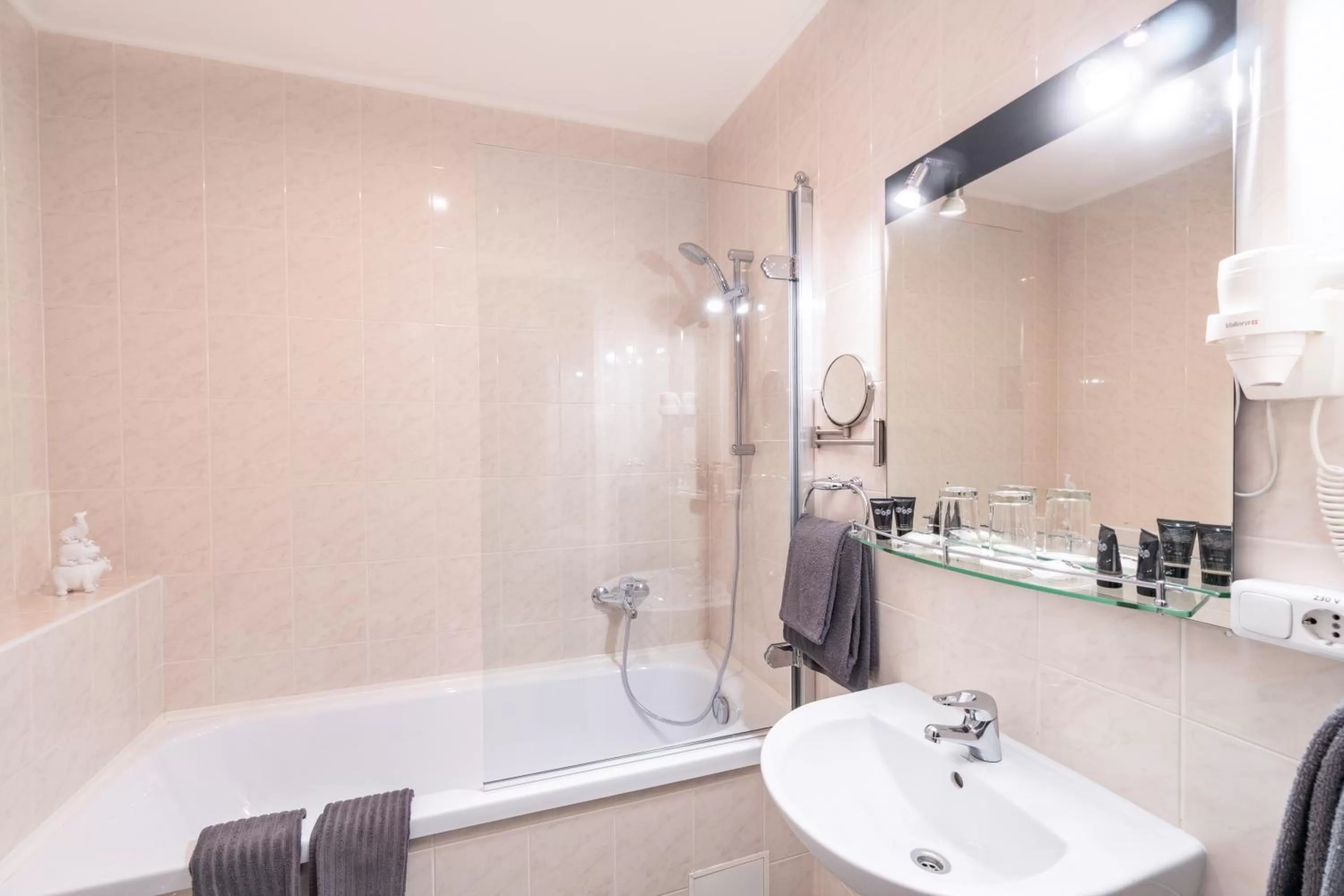 Toilet in Forums Boutique Hotel