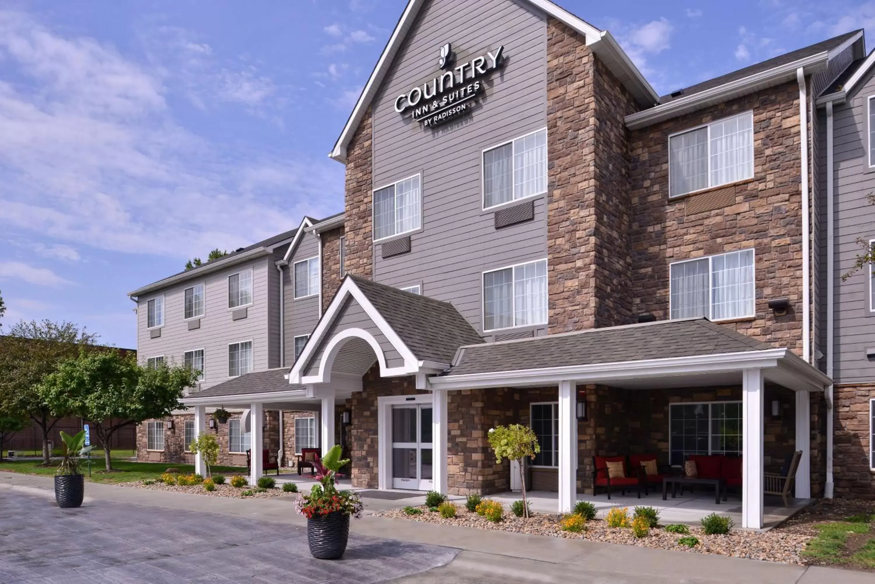Property Building in Country Inn & Suites by Radisson, Omaha Airport, IA