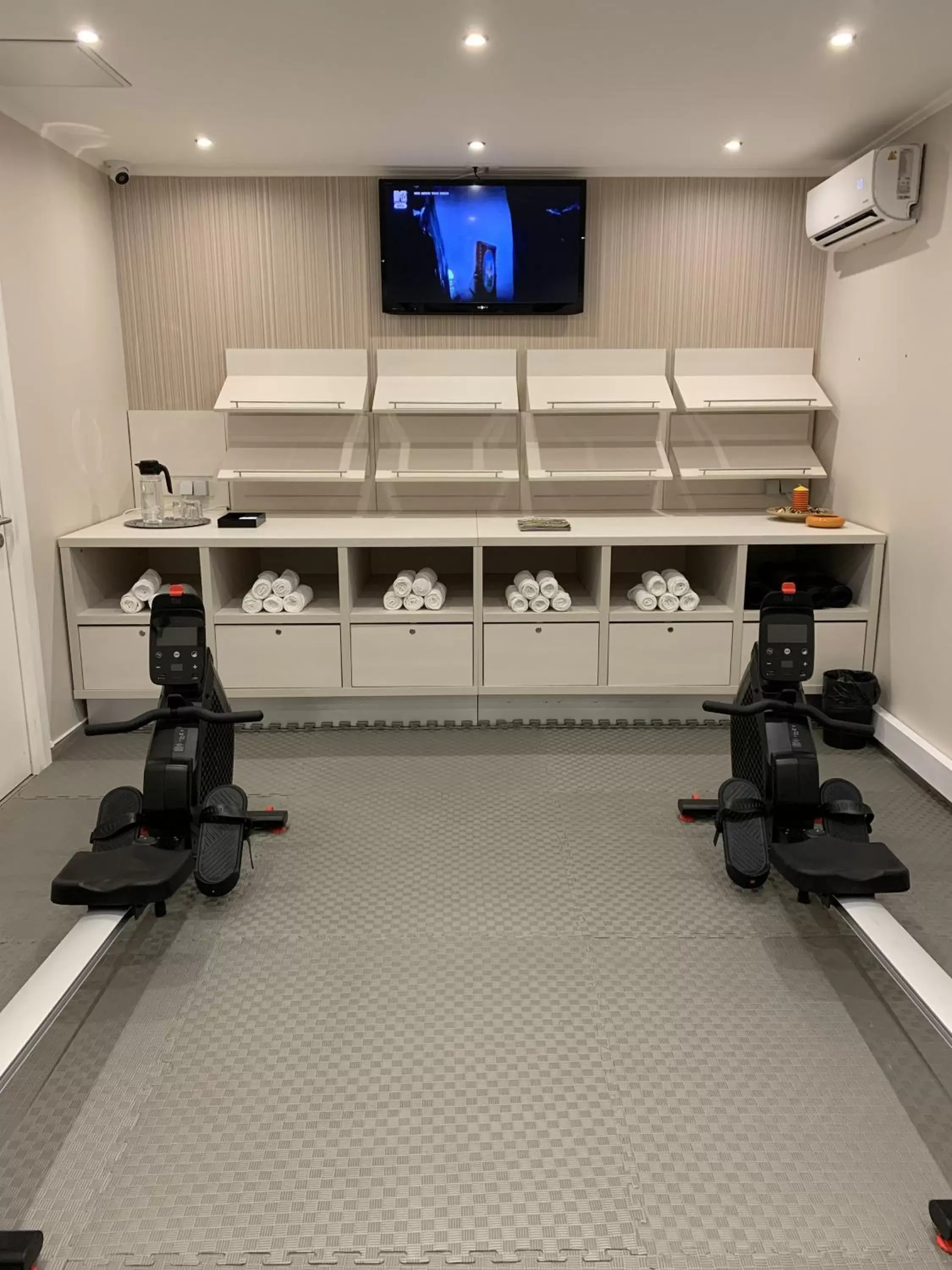 Fitness centre/facilities in Dinya Lisbon Hotel & Lounge Bar