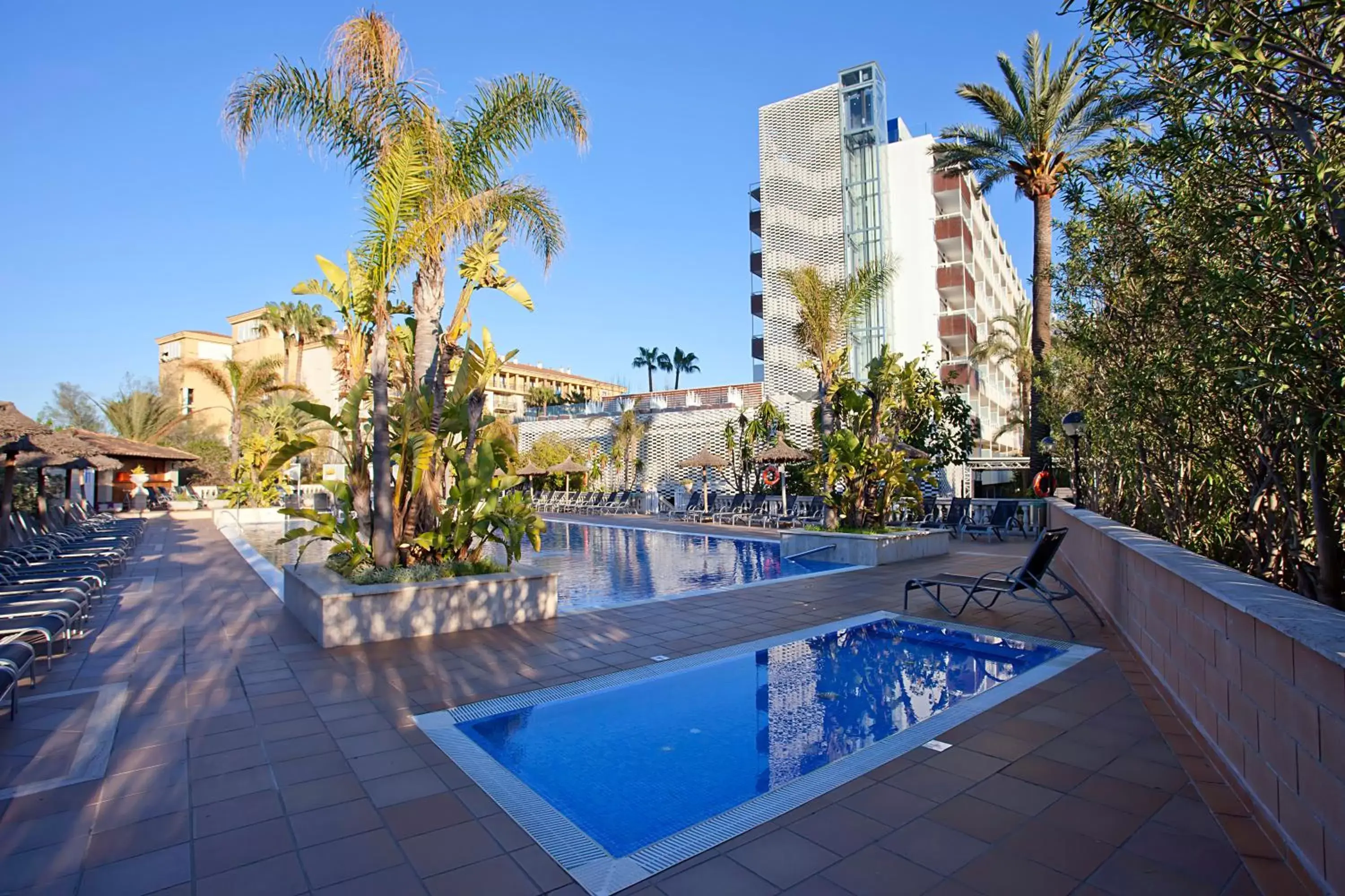 Property building, Swimming Pool in Bahía de Alcudia Hotel & Spa
