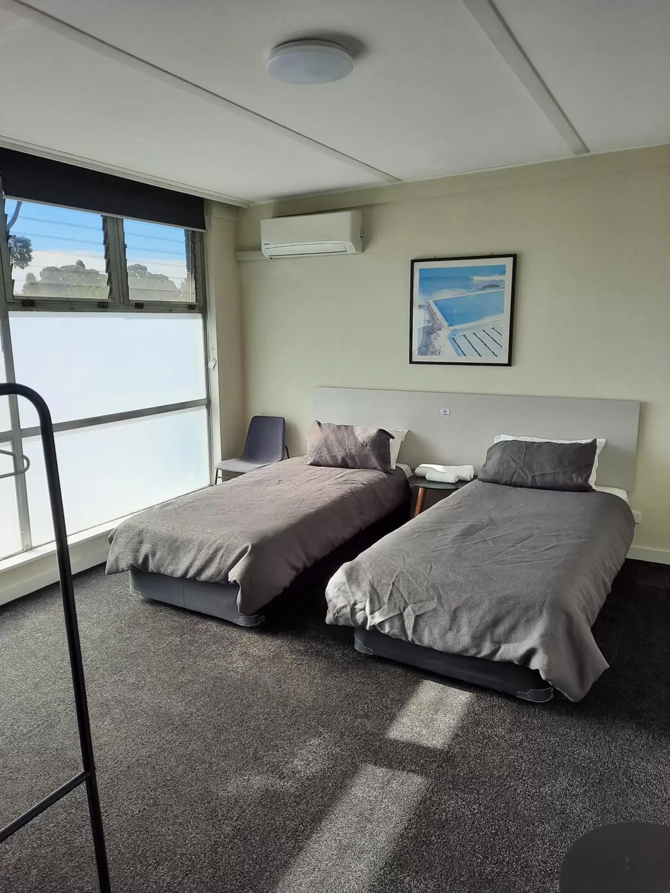 Standard Twin Room with Shared Bathroom in Doonside Hotel Standard Twin Room with Shared Bathroom in Doonside Hotel