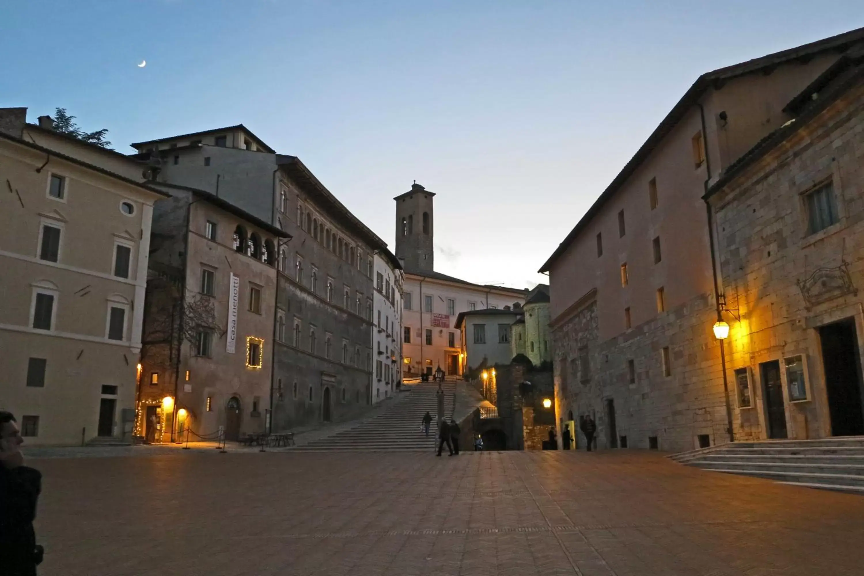 Neighbourhood, Neighborhood in Hotel Clarici