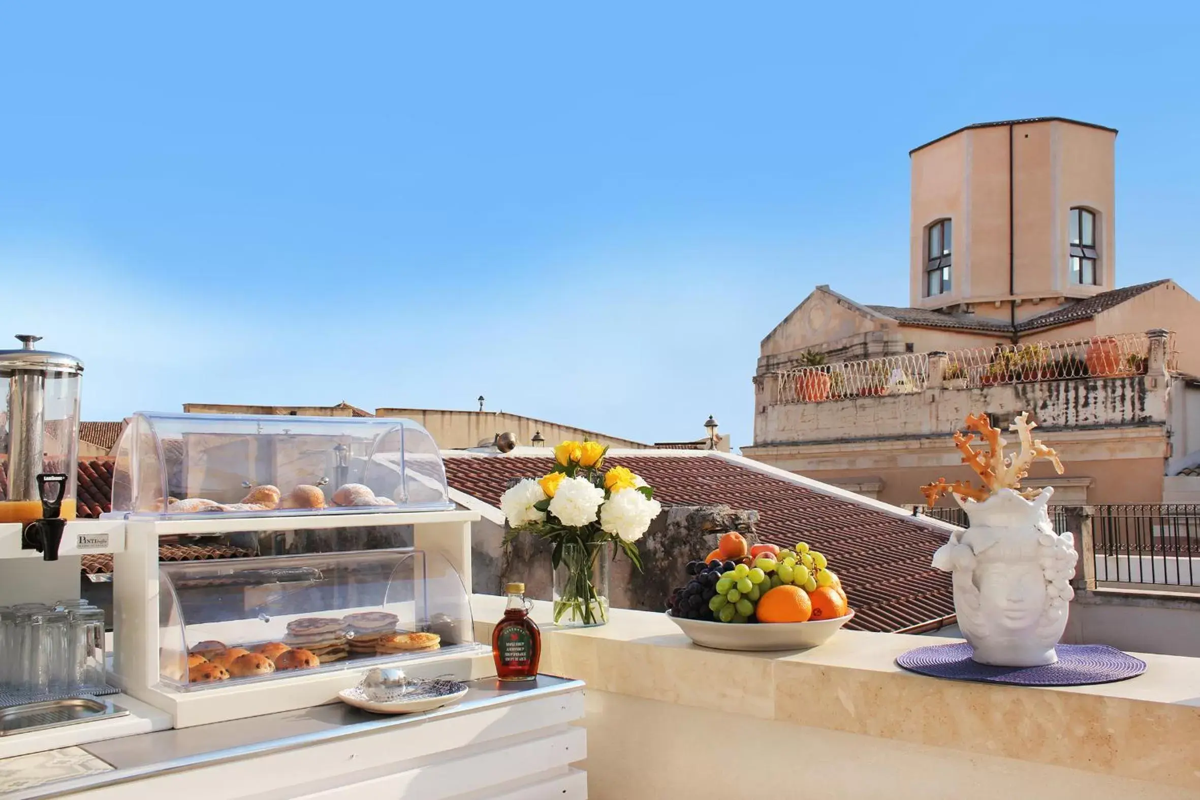 Breakfast in CinqueSuites Ortigia