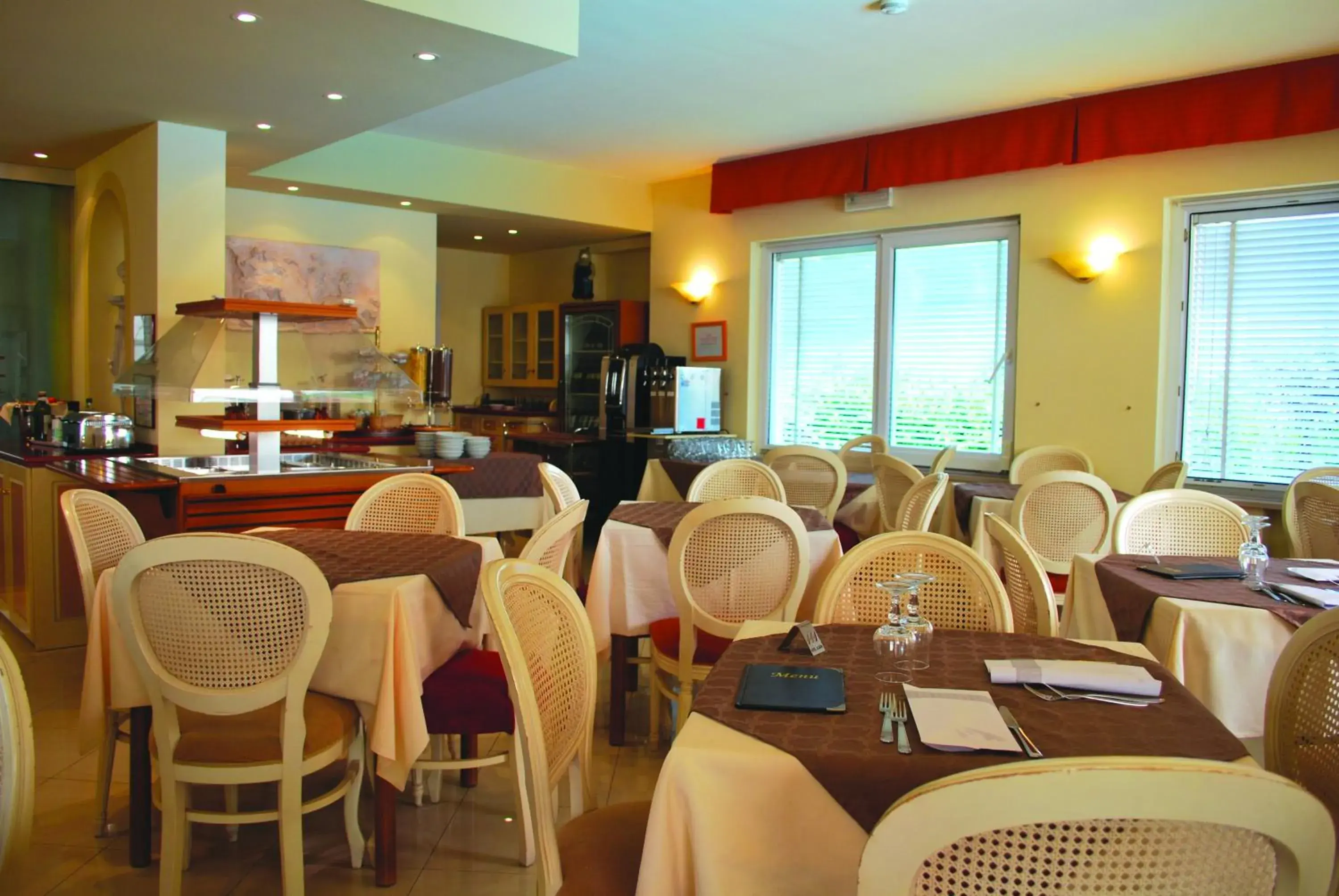 Restaurant/Places to Eat in Hotel Alsazia