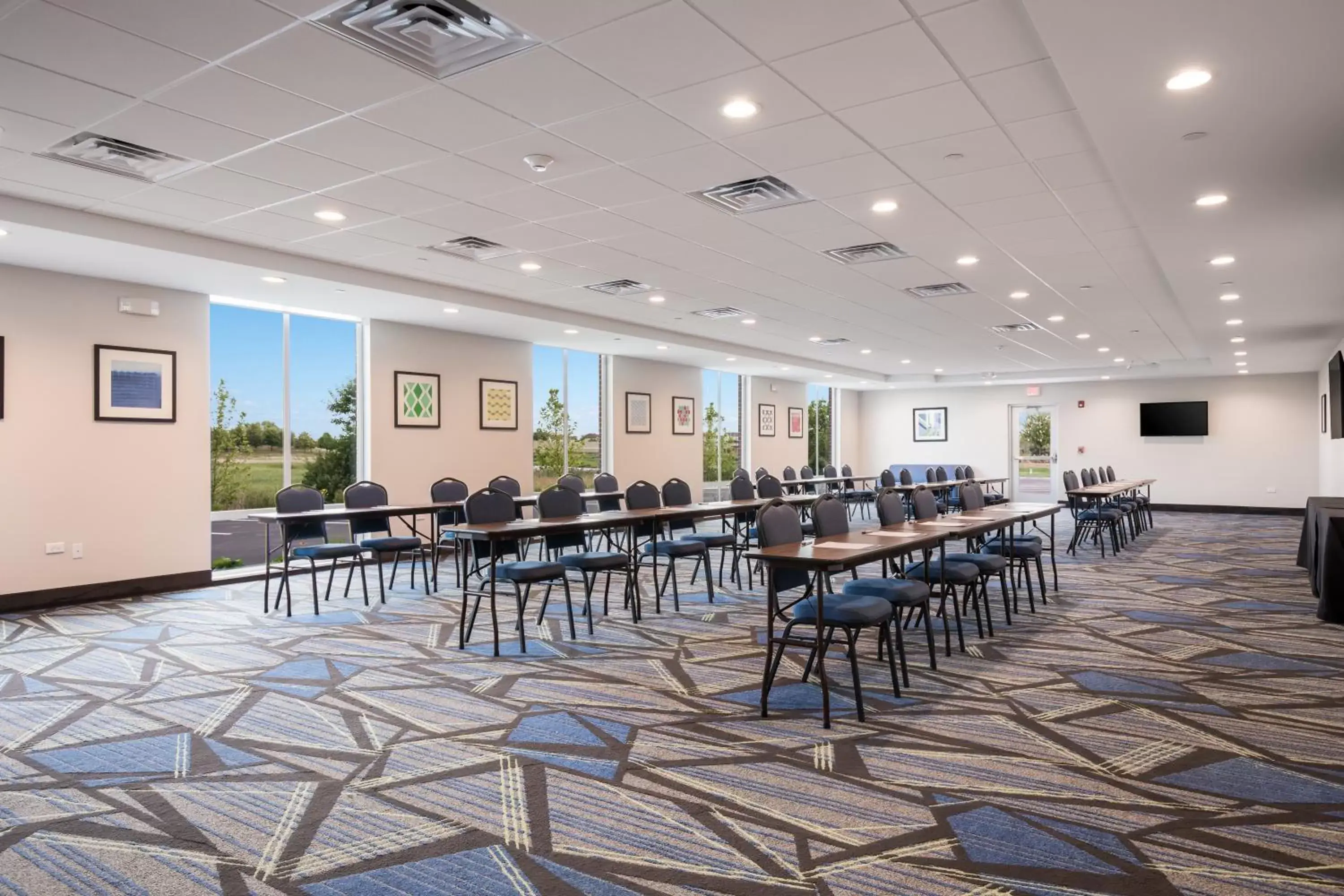 Meeting/conference room in Holiday Inn Express & Suites Chicago - Hoffman Estates, an IHG Hotel