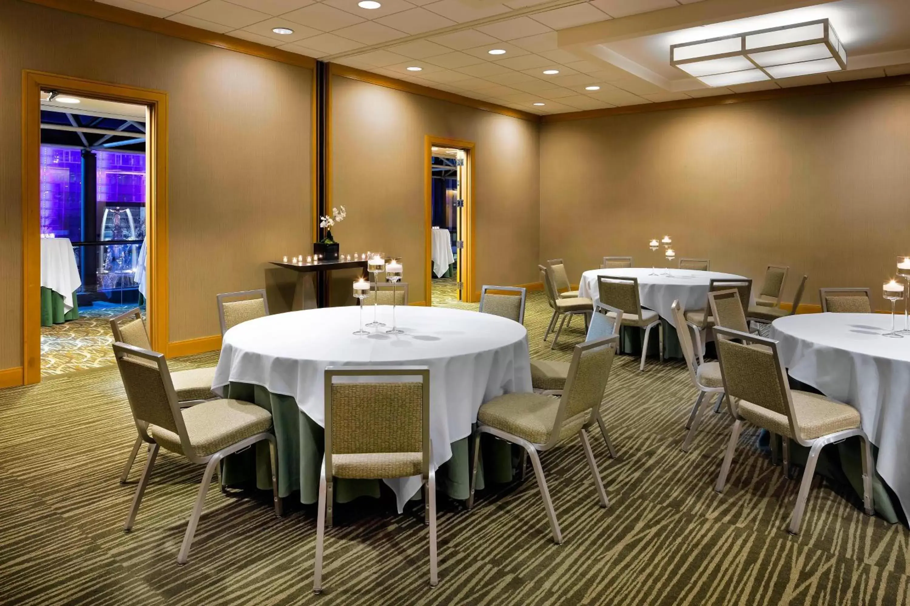 Meeting/conference room, Restaurant/Places to Eat in The Westin Cincinnati