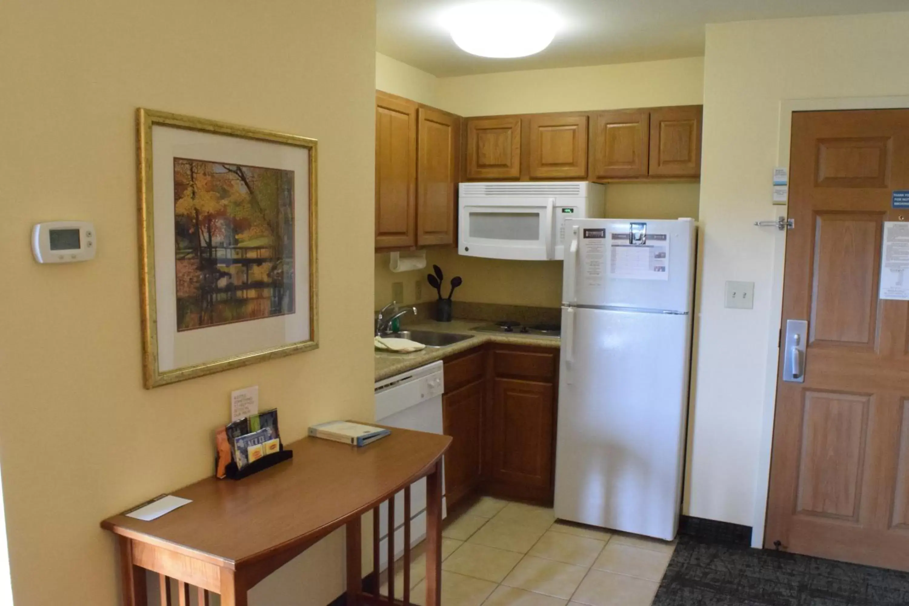 Kitchen or kitchenette, Kitchen/Kitchenette in Staybridge Suites Houston West - Energy Corridor, an IHG Hotel