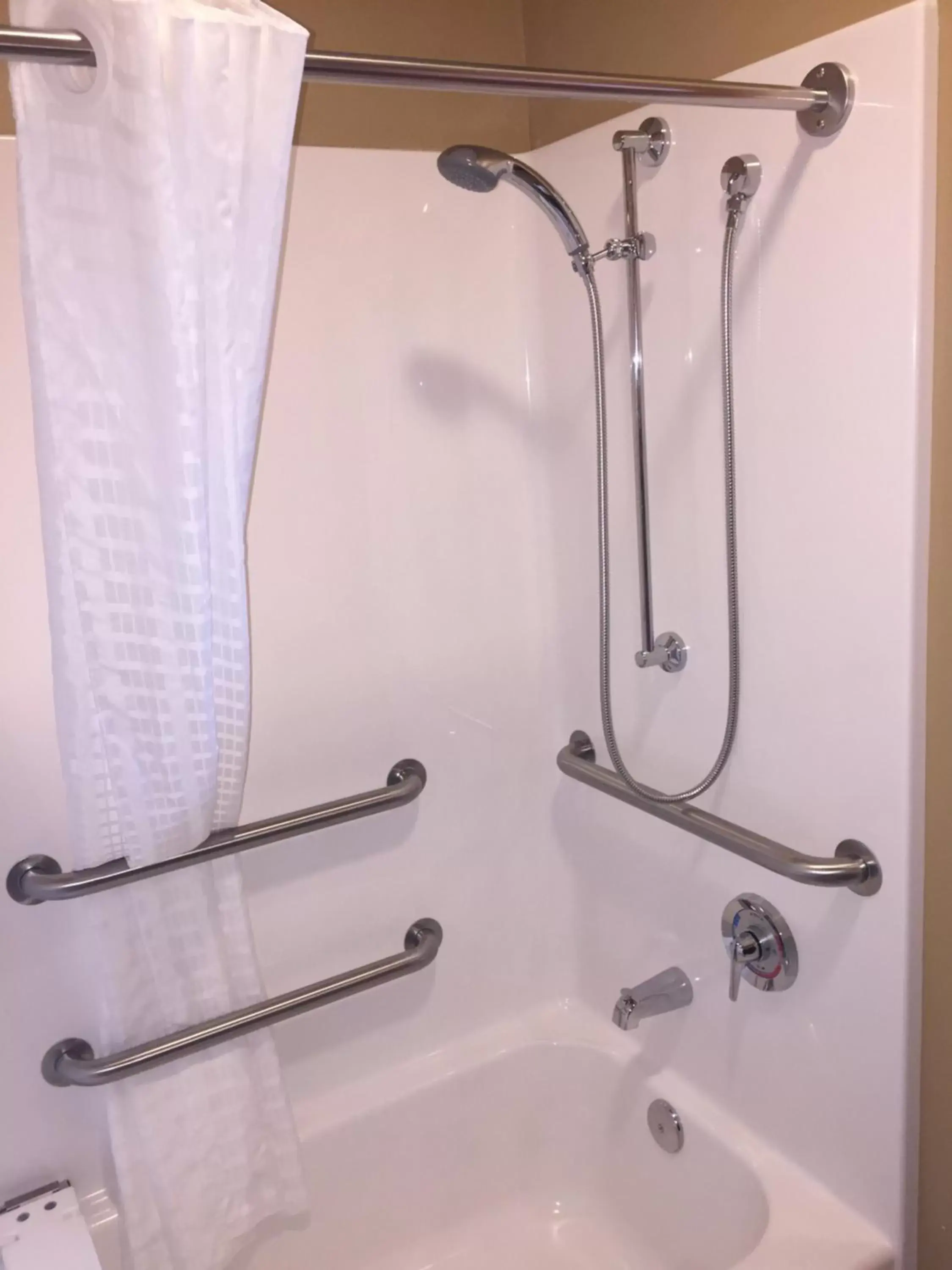 Shower, Bathroom in Cobblestone Inn & Suites - Newton