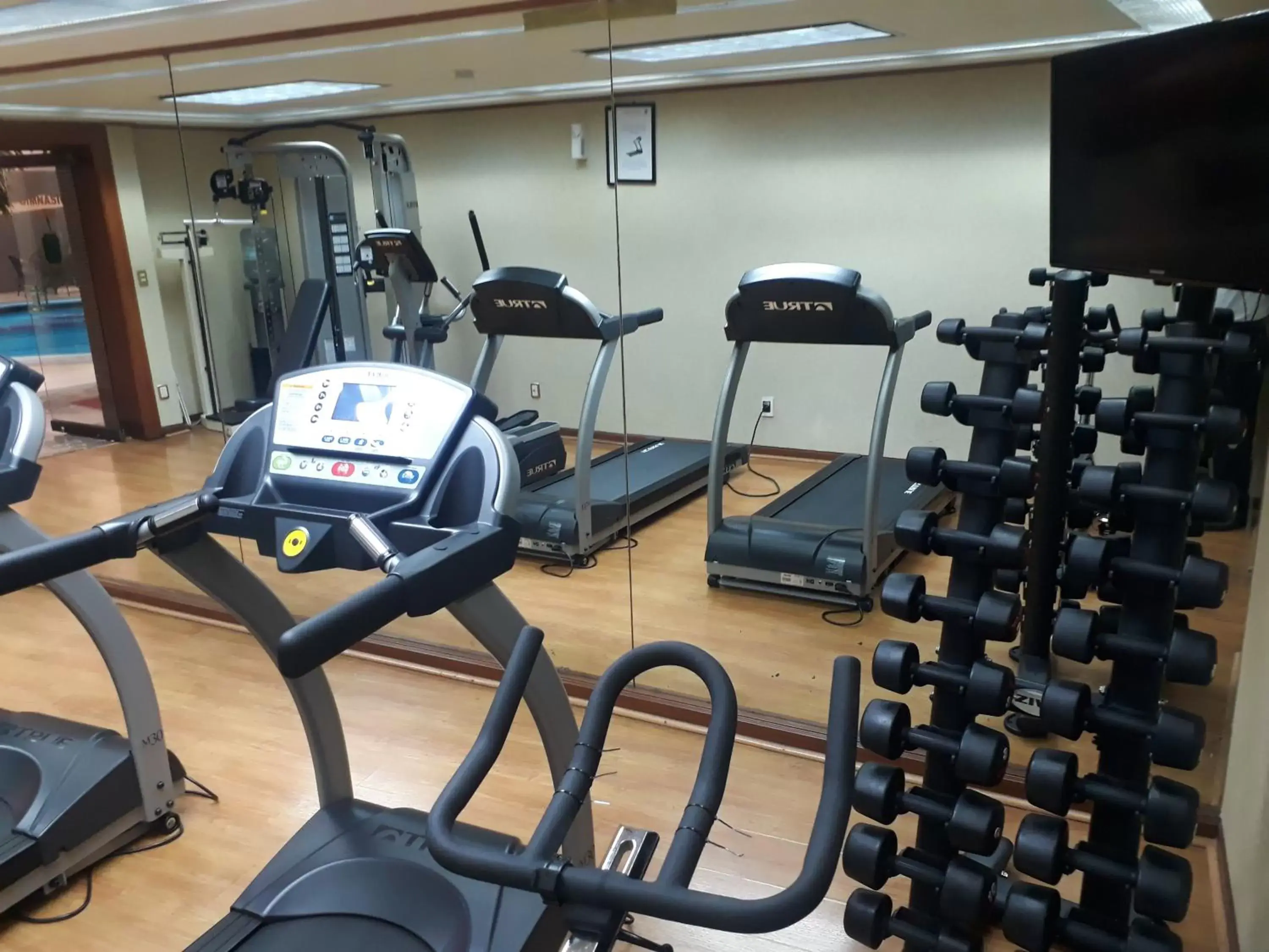 Fitness centre/facilities, Fitness Center/Facilities in Country Plaza
