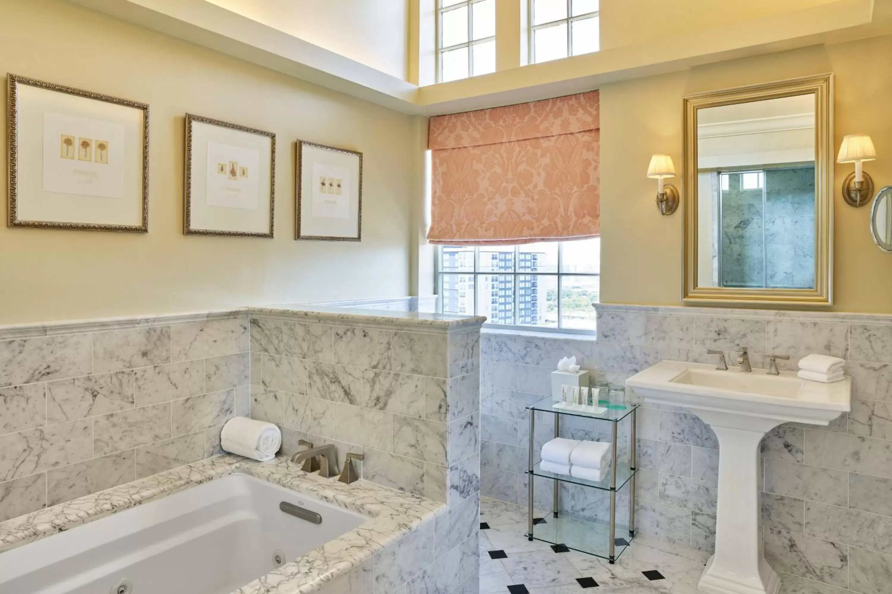 Bathroom in Le Meridien Dallas, The Stoneleigh