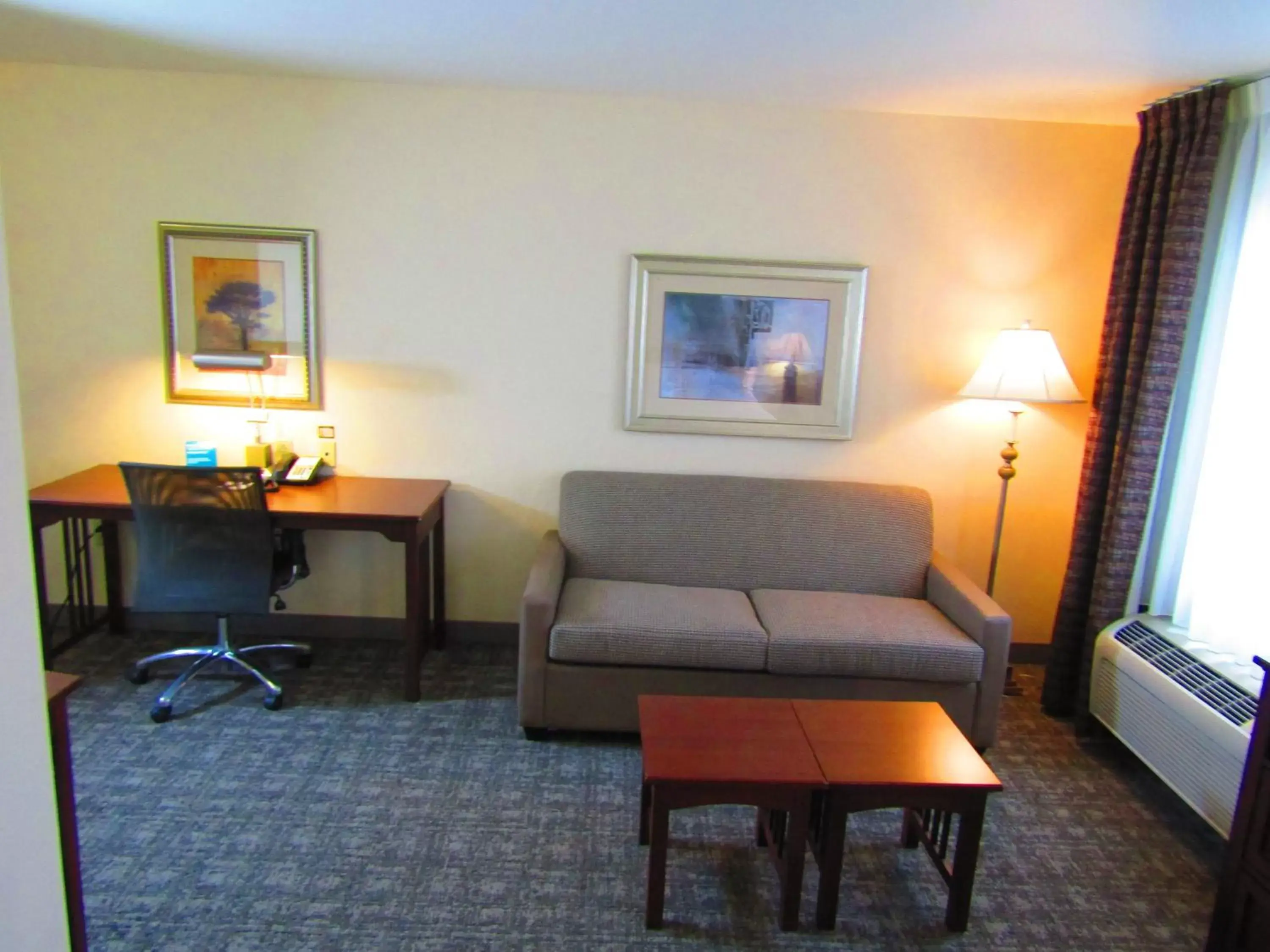 Photo of the whole room, Seating Area in Staybridge Suites Rochester University, an IHG Hotel