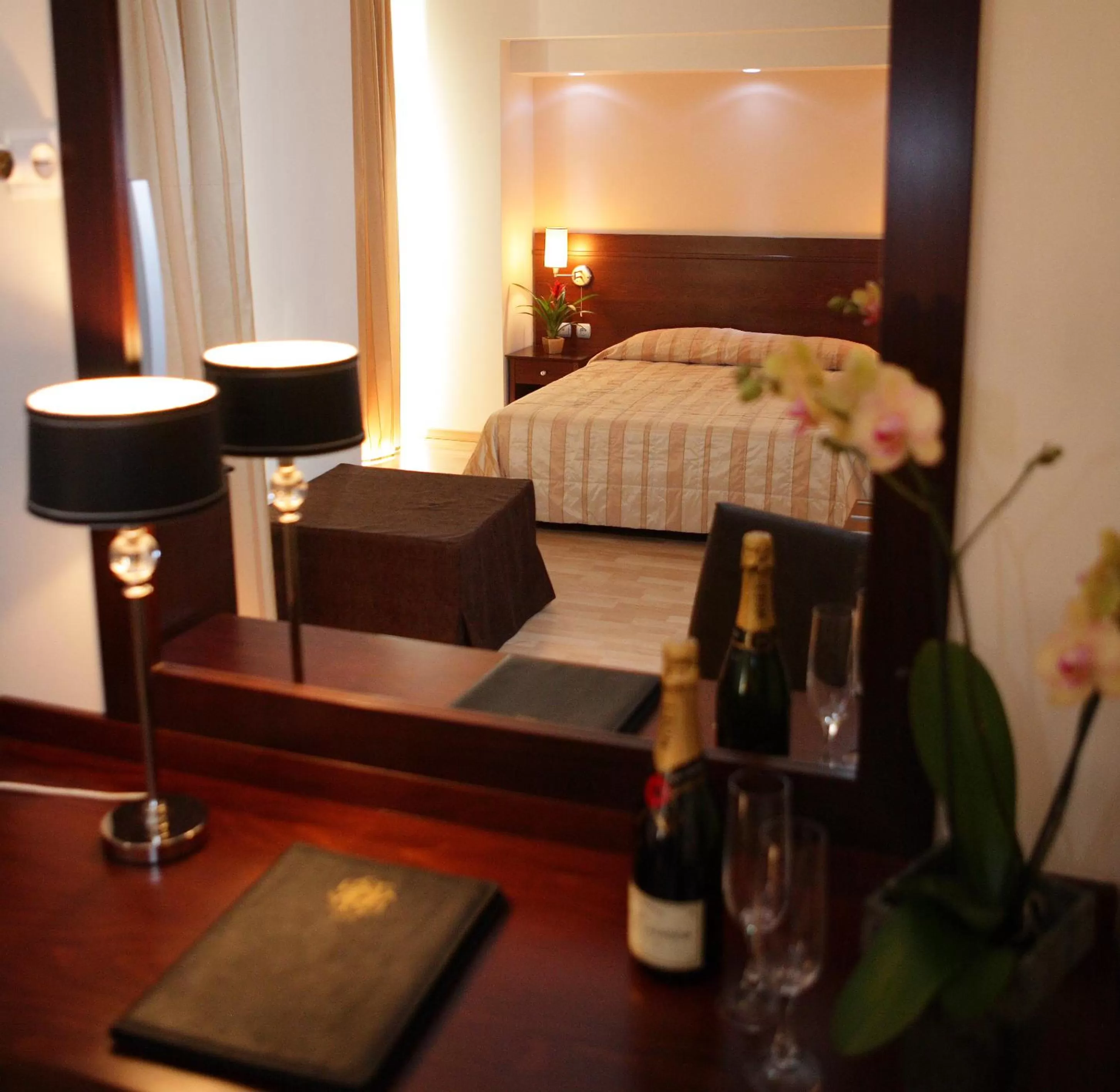 Balcony/Terrace, Bed in Flisvos Hotel Nafpaktos