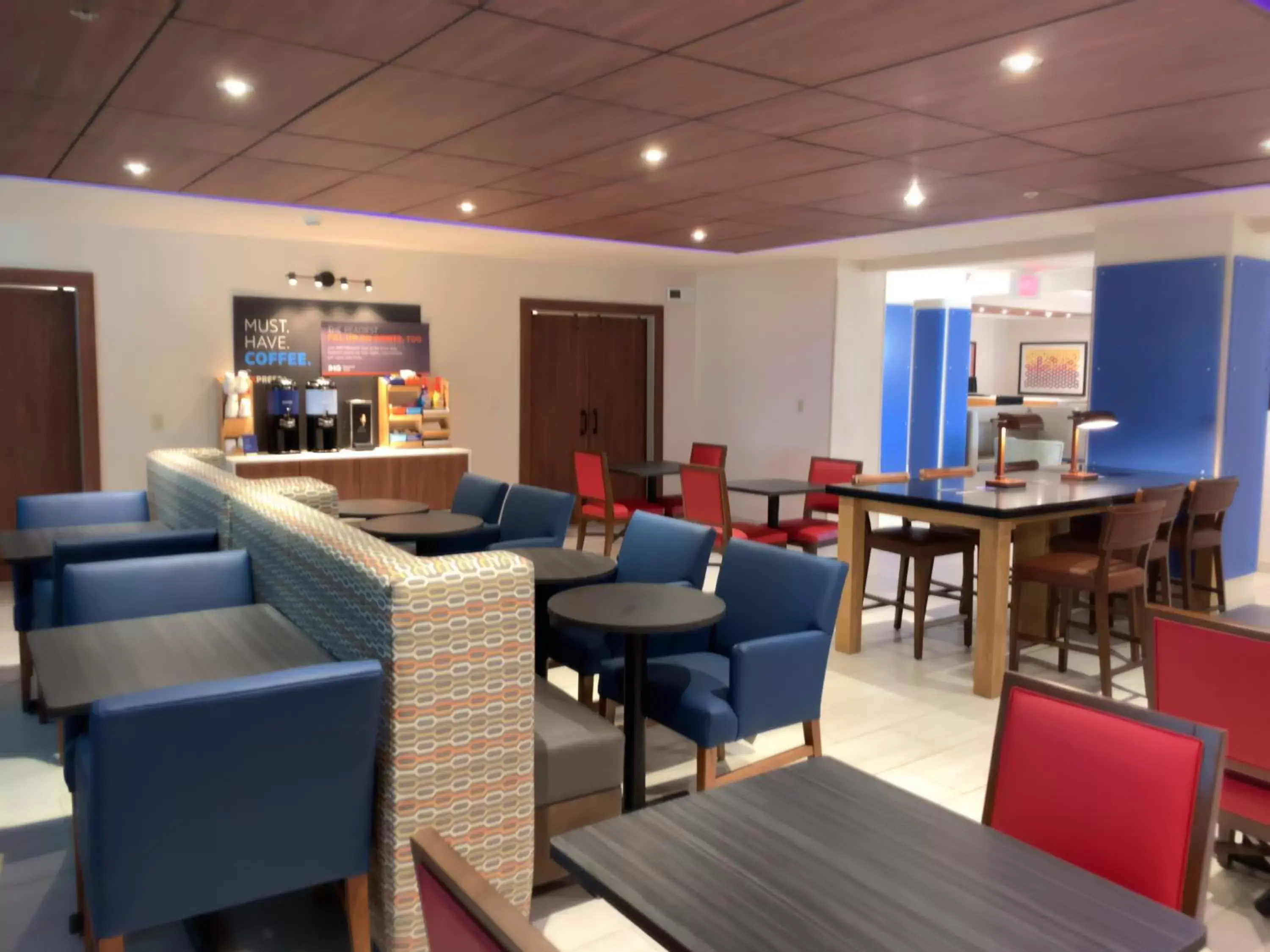 Breakfast, Lounge/Bar in Holiday Inn Express Hotel & Suites Exmore-Eastern Shore, an IHG Hotel