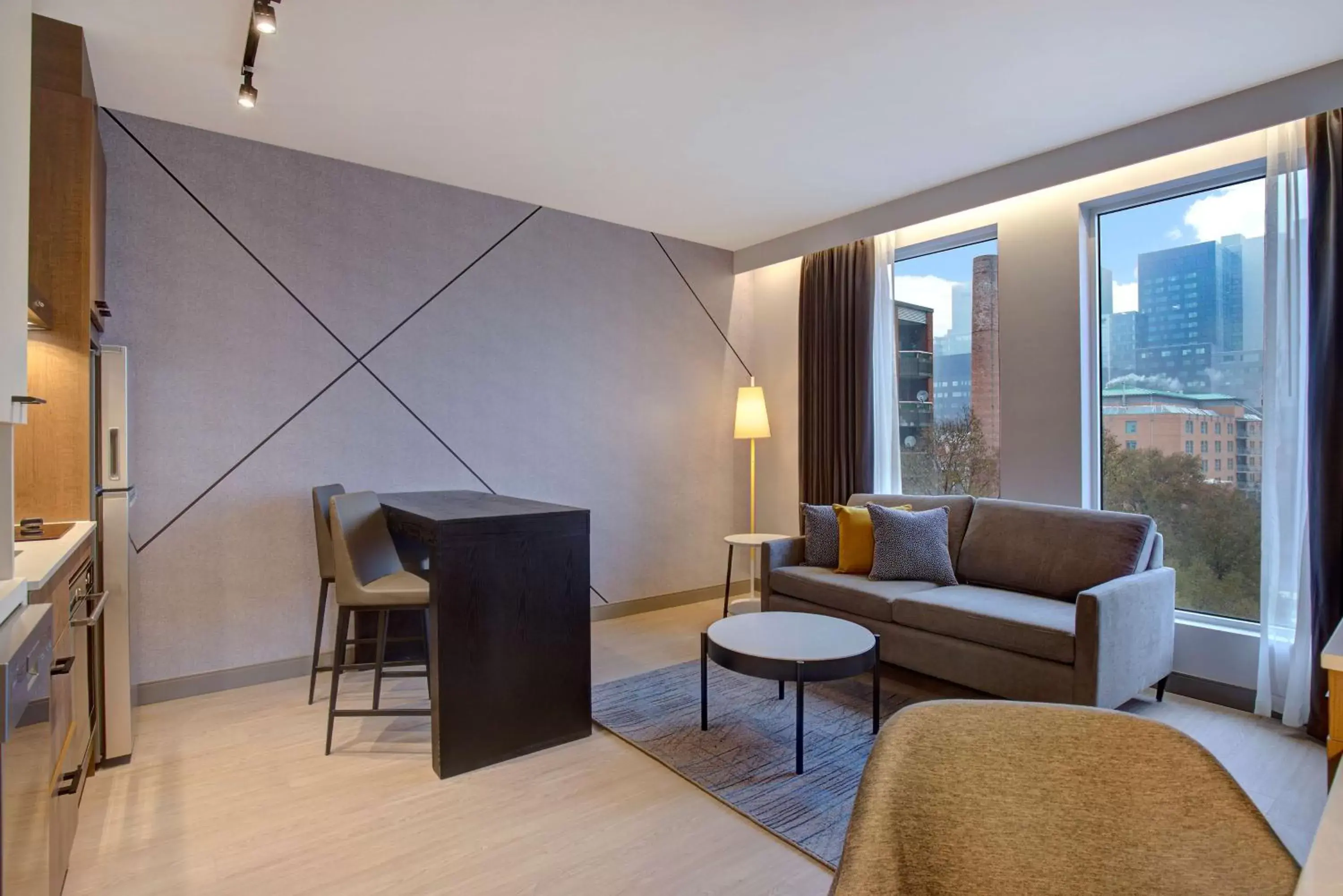 Living room, Seating Area in Hampton Inn Montreal Downtown, Qc