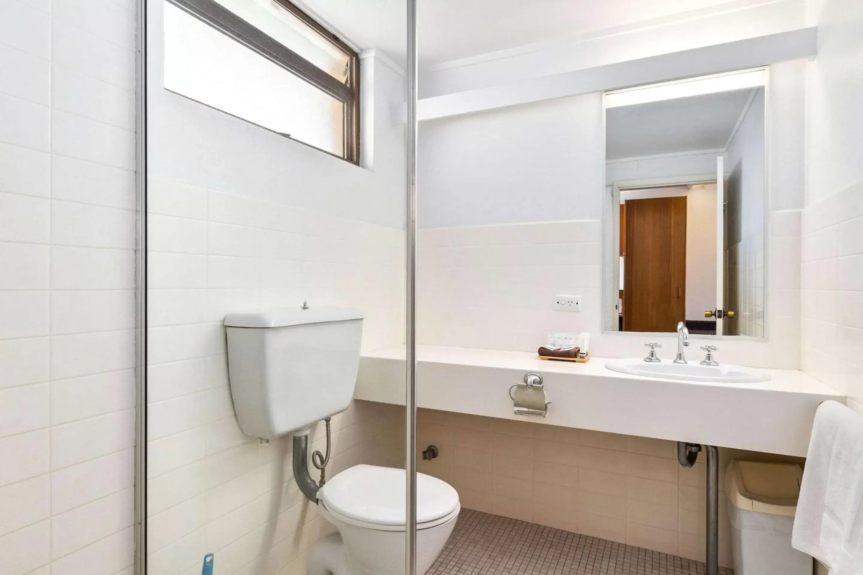 Bathroom in Quality Inn Dubbo International