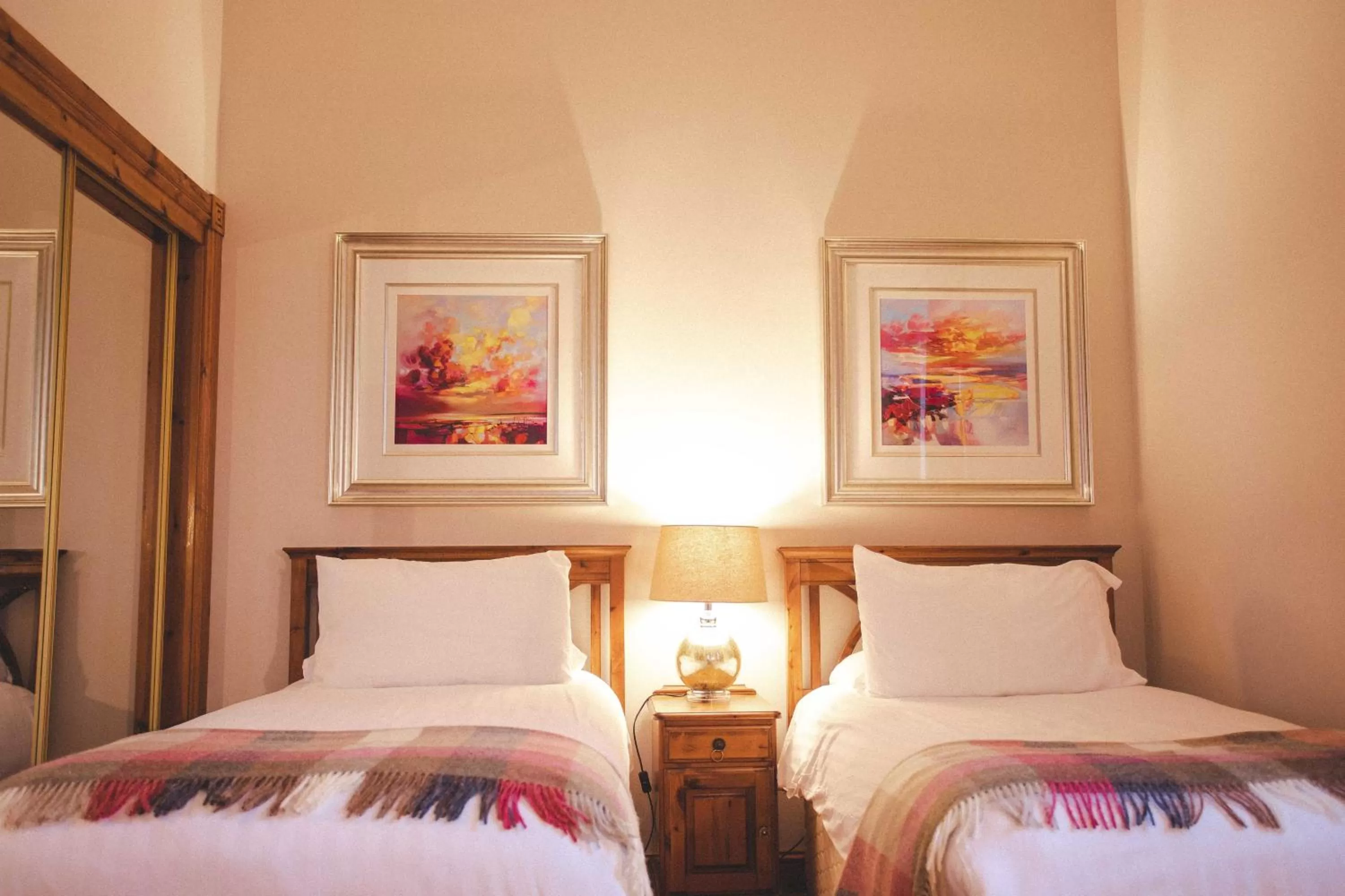 Bed in Meldrum House Hotel Golf And Country Estate