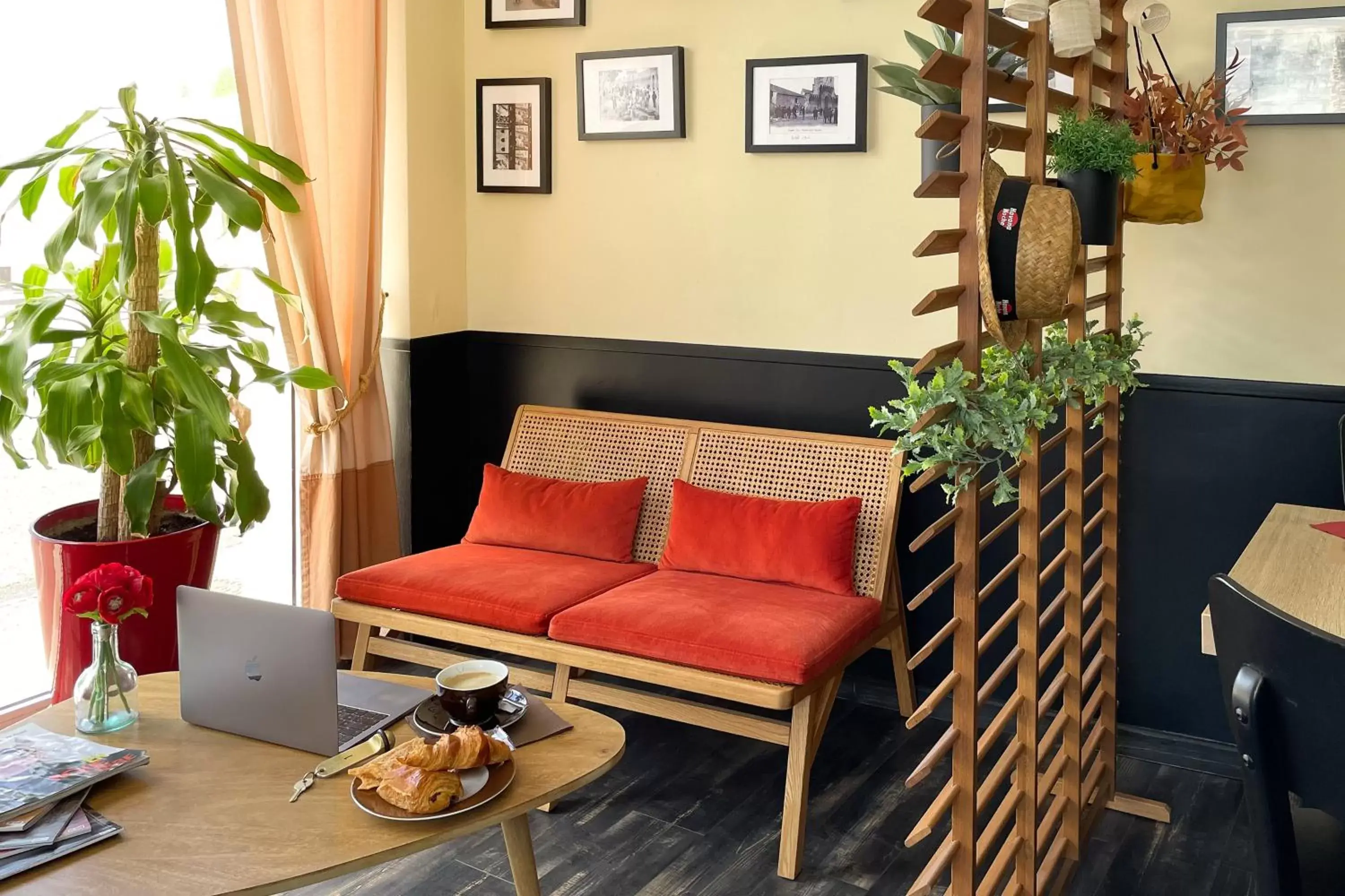 Living room in Hotel Le Magnan Living room in Hotel Le Magnan