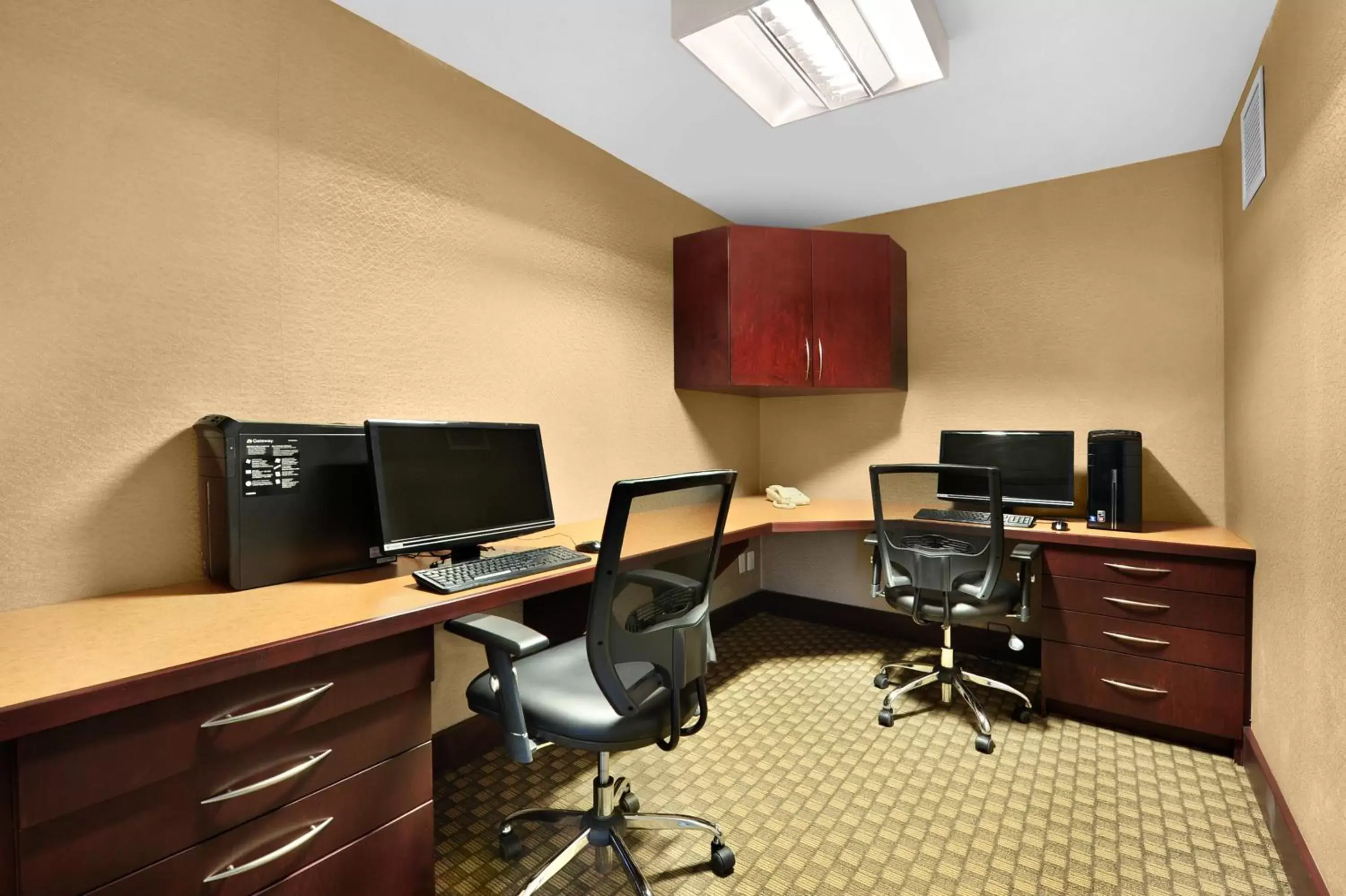 Business facilities in Comfort Inn & Conference Centre Toronto Airport