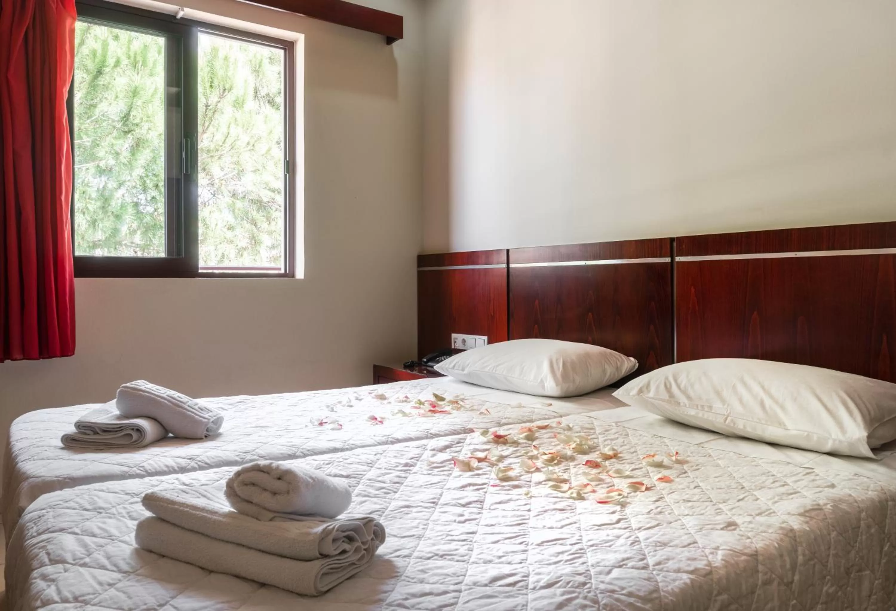 Bedroom, Bed in Canadian Hotel