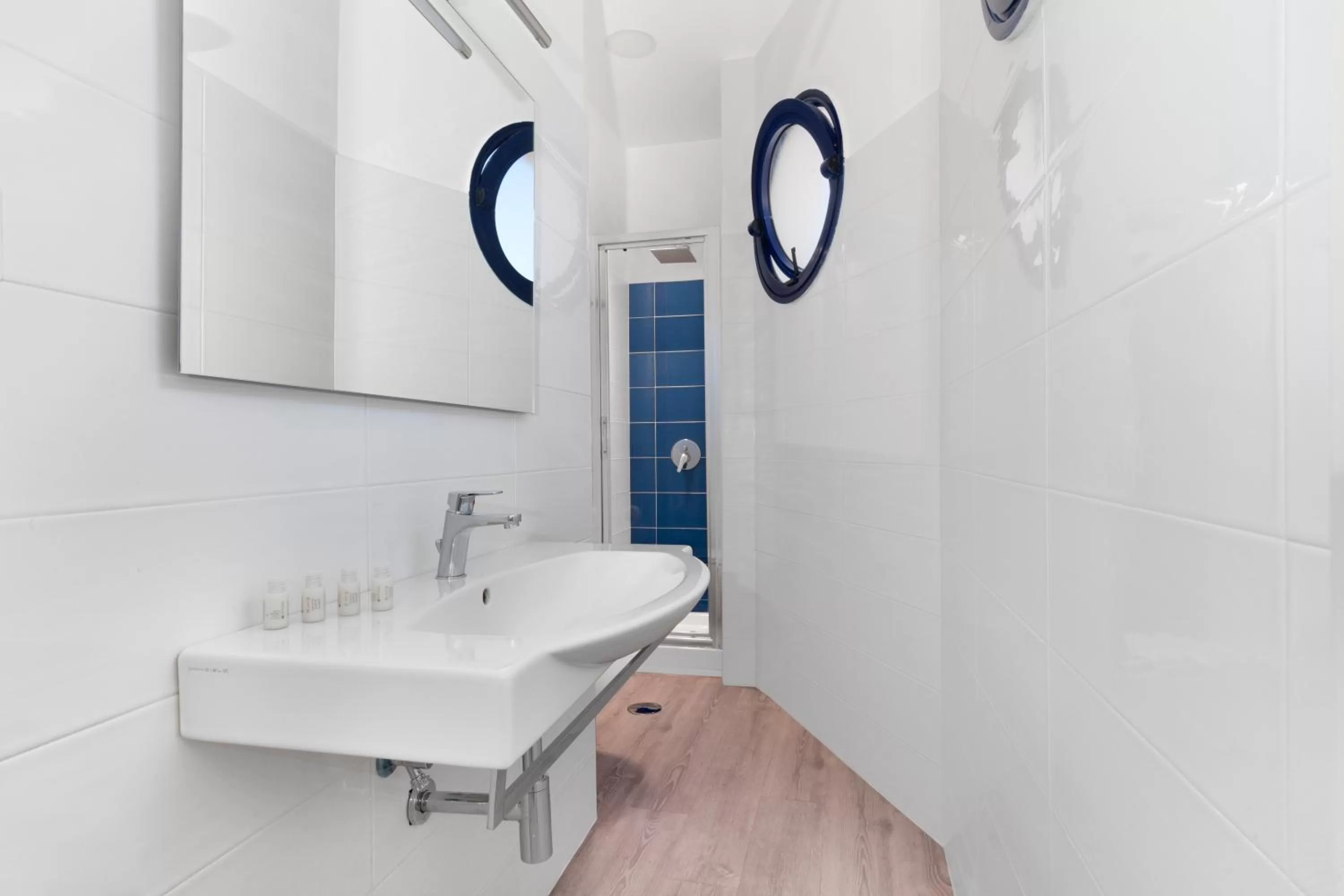 Bathroom in Eden Bleu