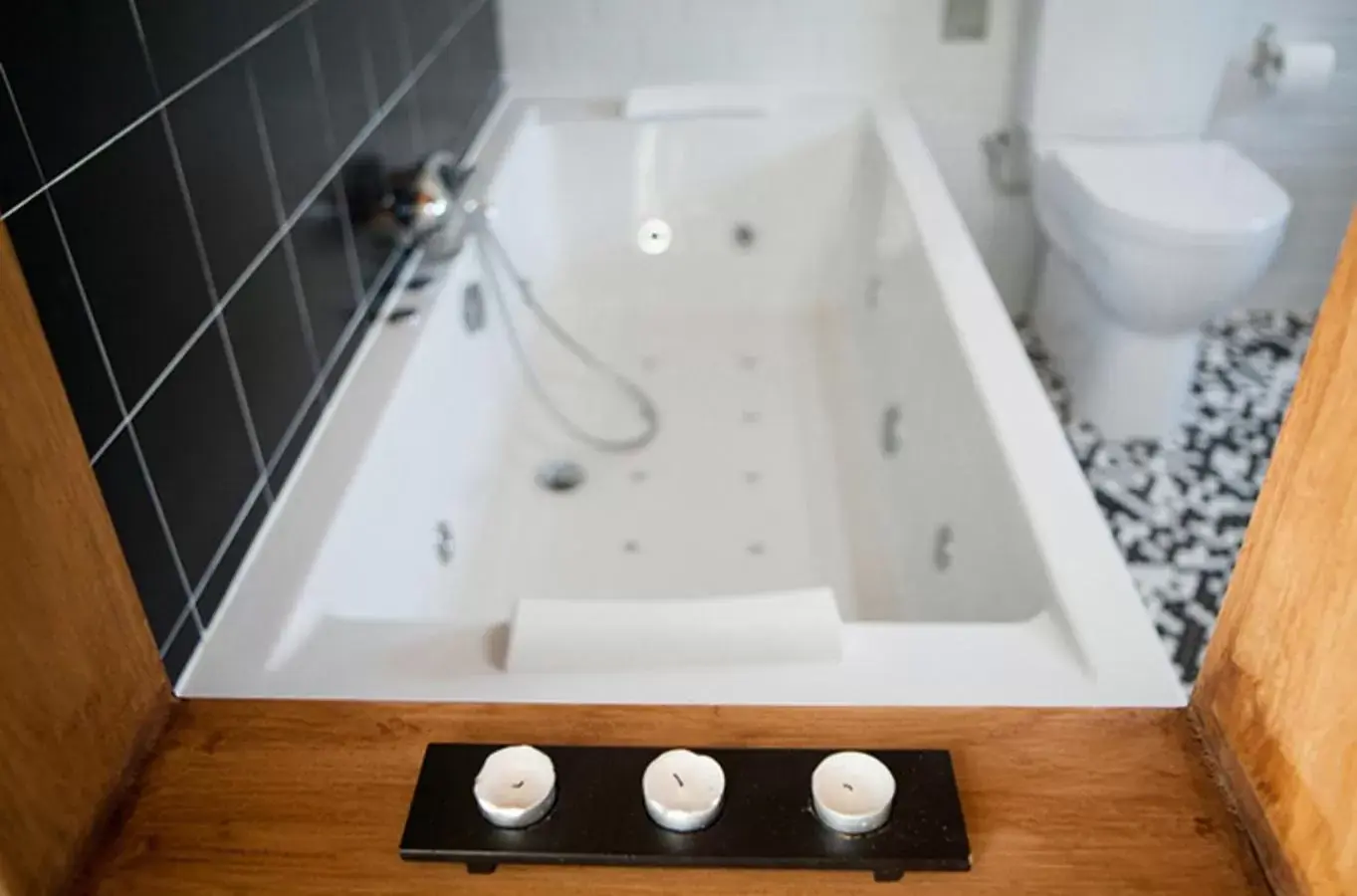 Hot Tub, Bathroom in Casa Rural Txokoetxe