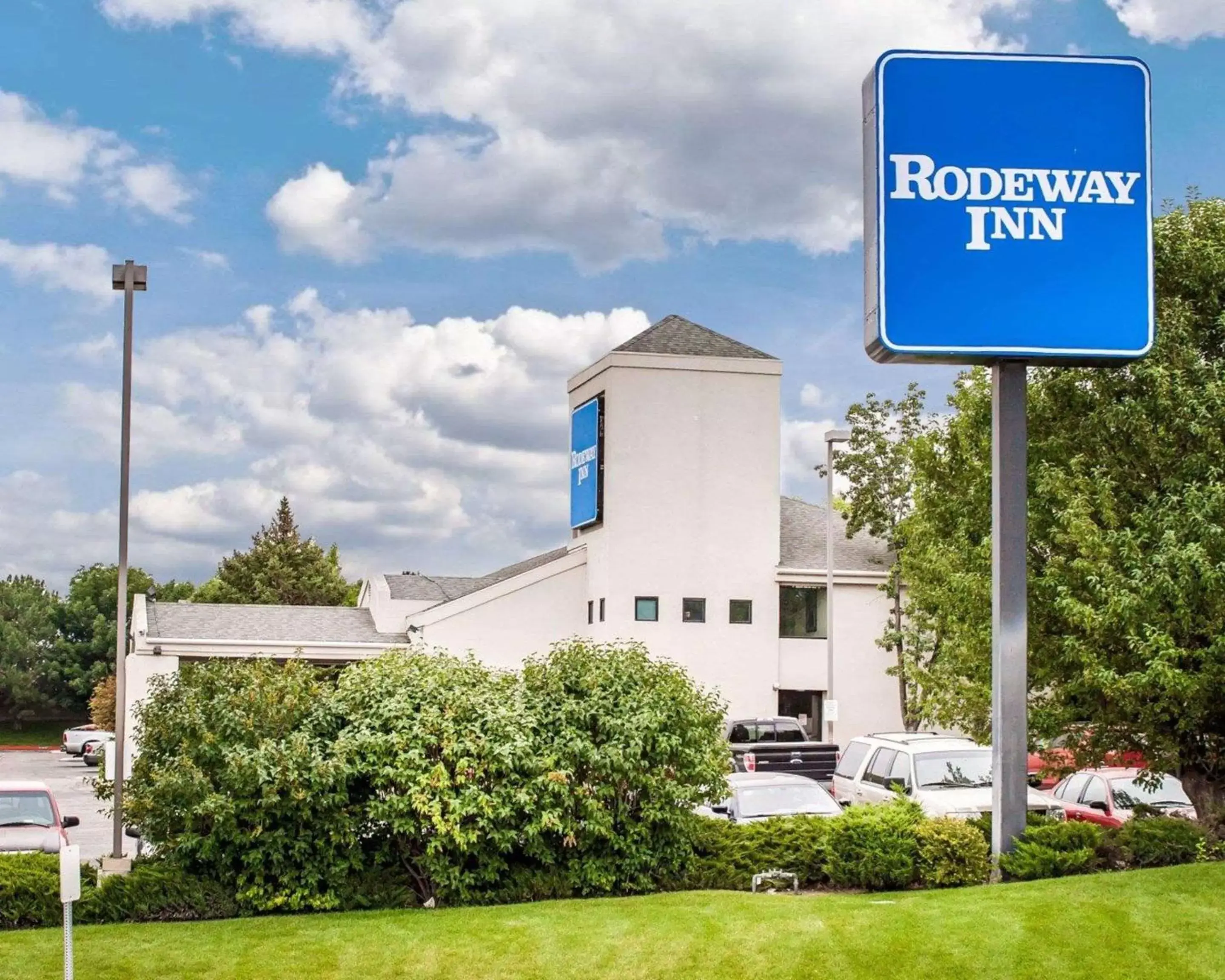 Property Building in Rodeway Inn Airport Boise