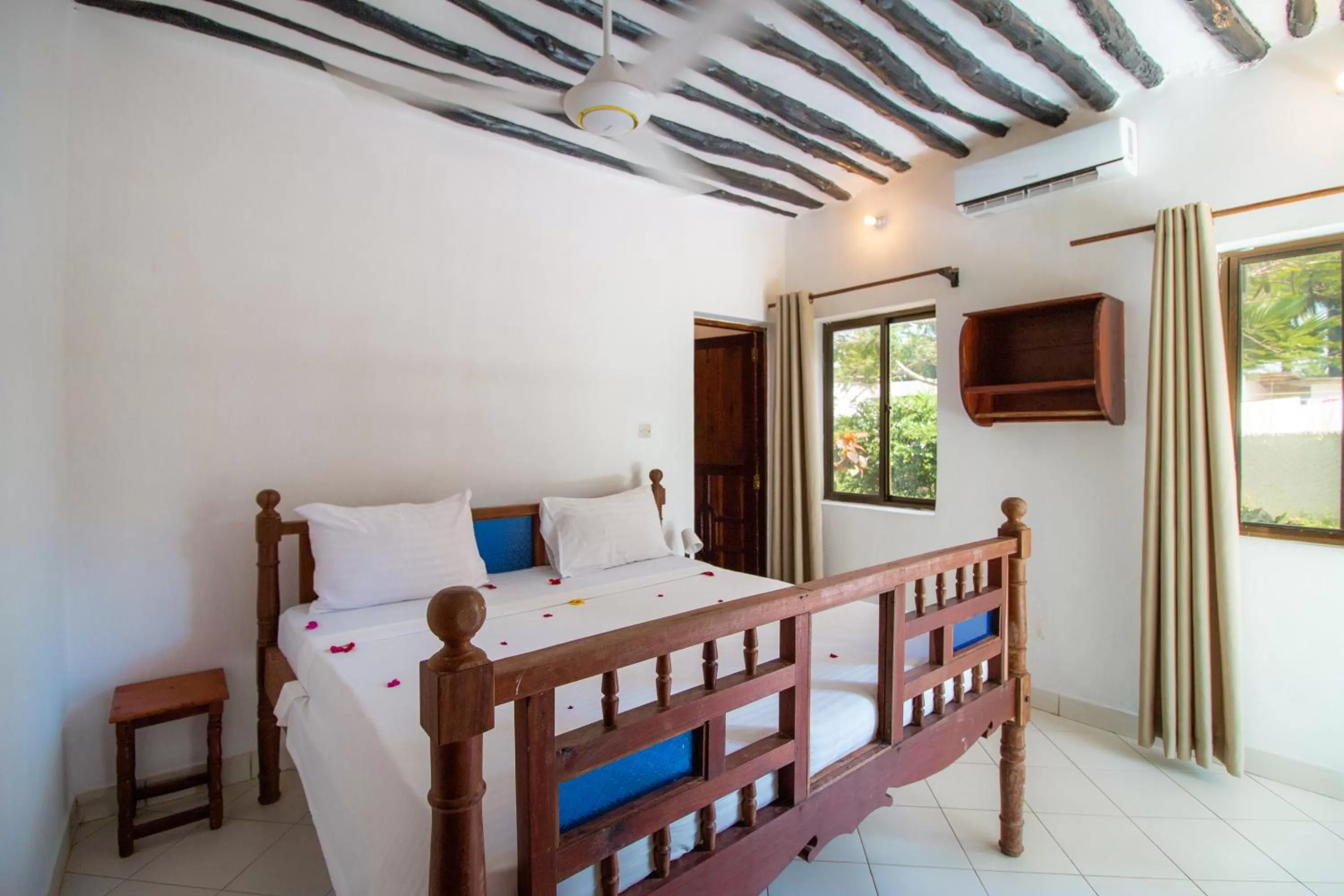 Garden, Bed in Tanzanite Beach Resort