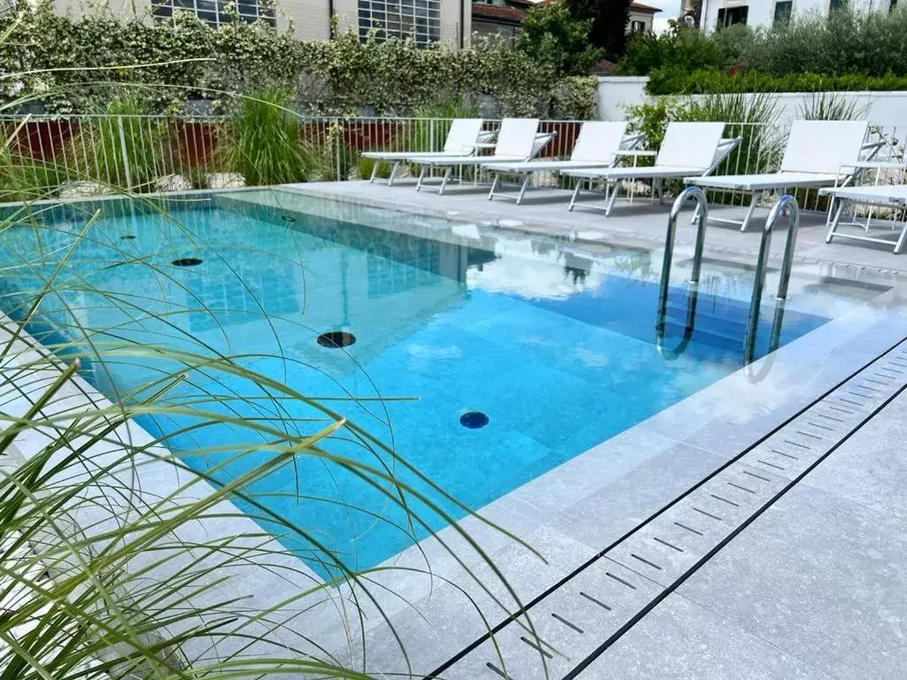 Swimming Pool in Villa Fedora Luxury