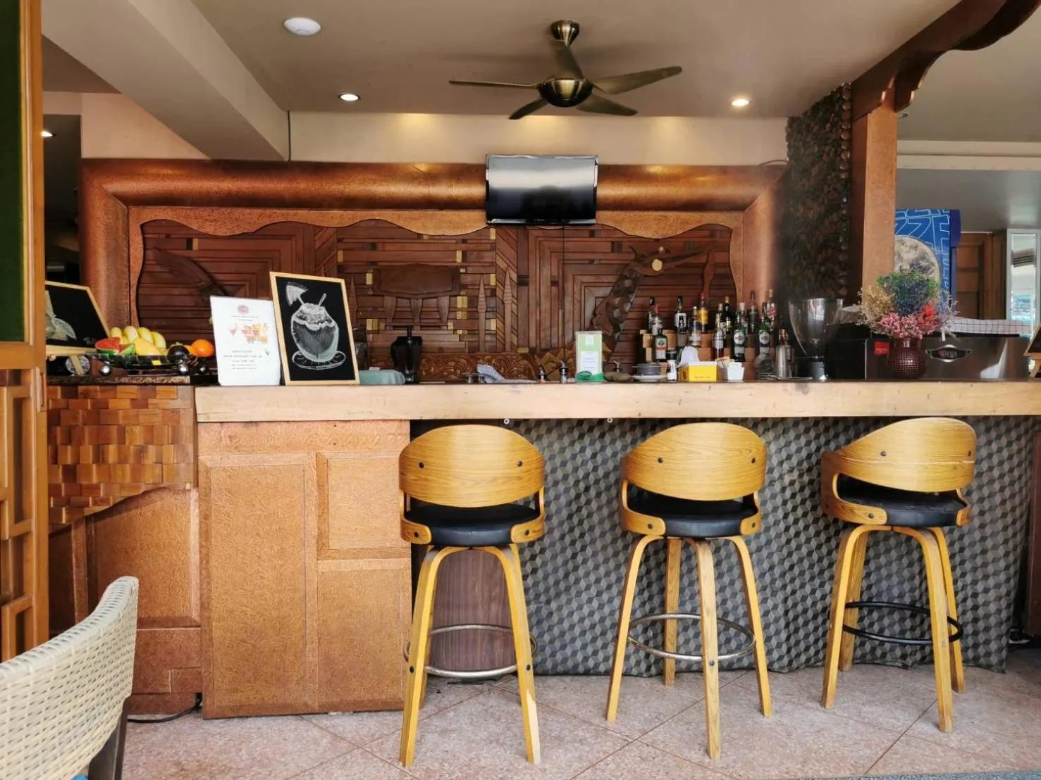 Restaurant/places to eat in ON Hotel Phuket - SHA