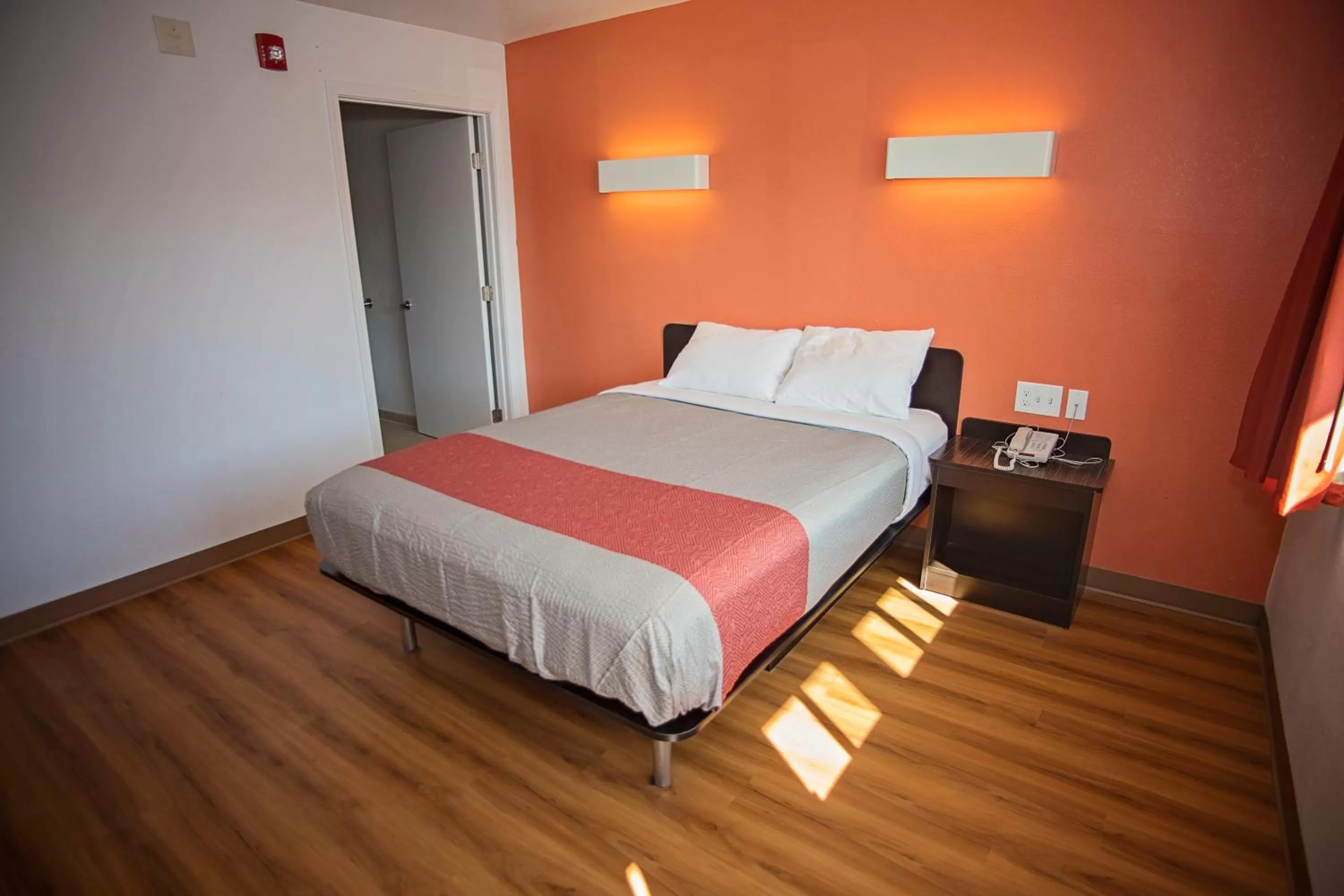 Bedroom, Bed in Motel 6-Crescent City, CA