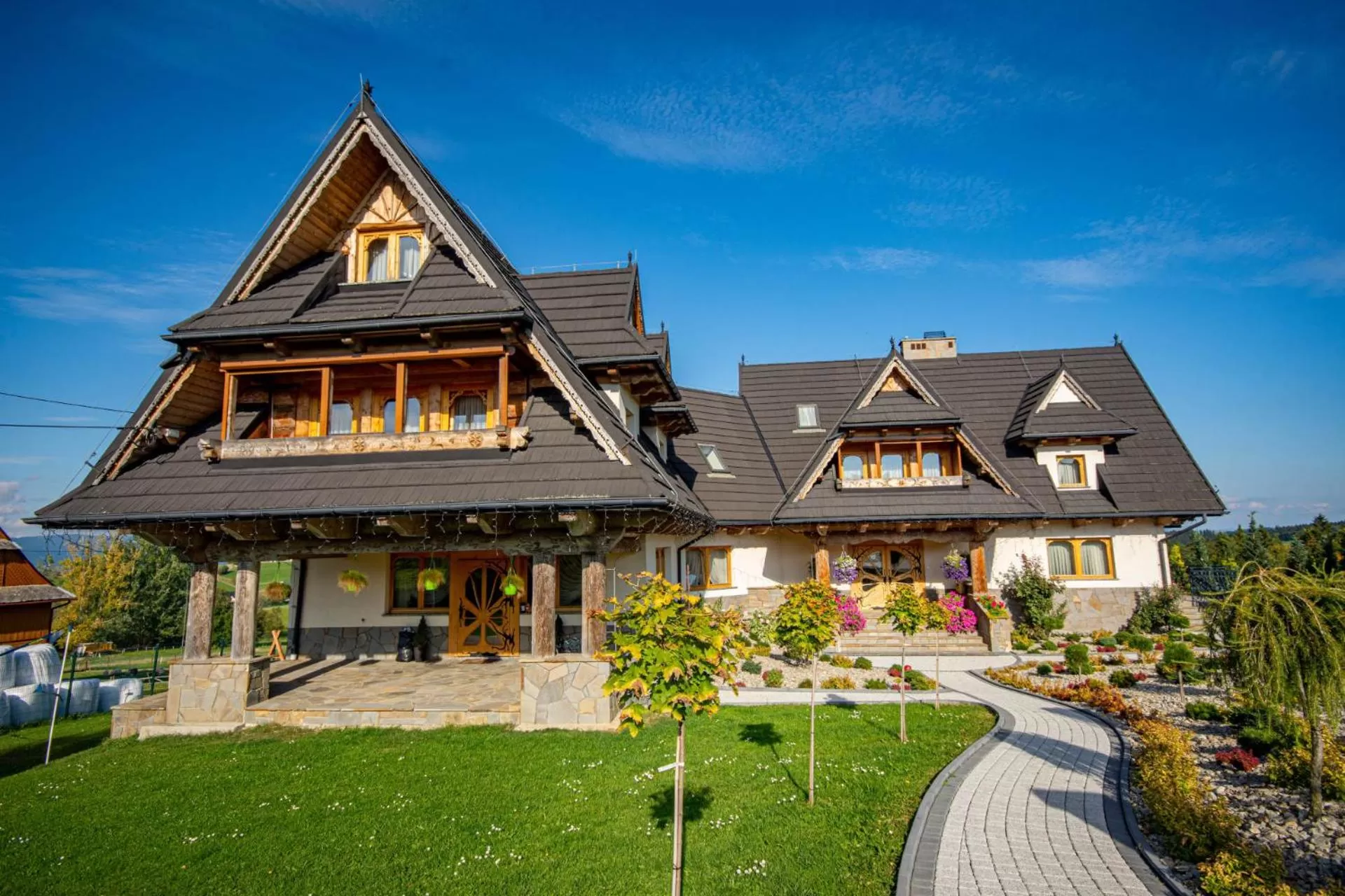 Property building in Podhalanski Dworek z Jacuzzi