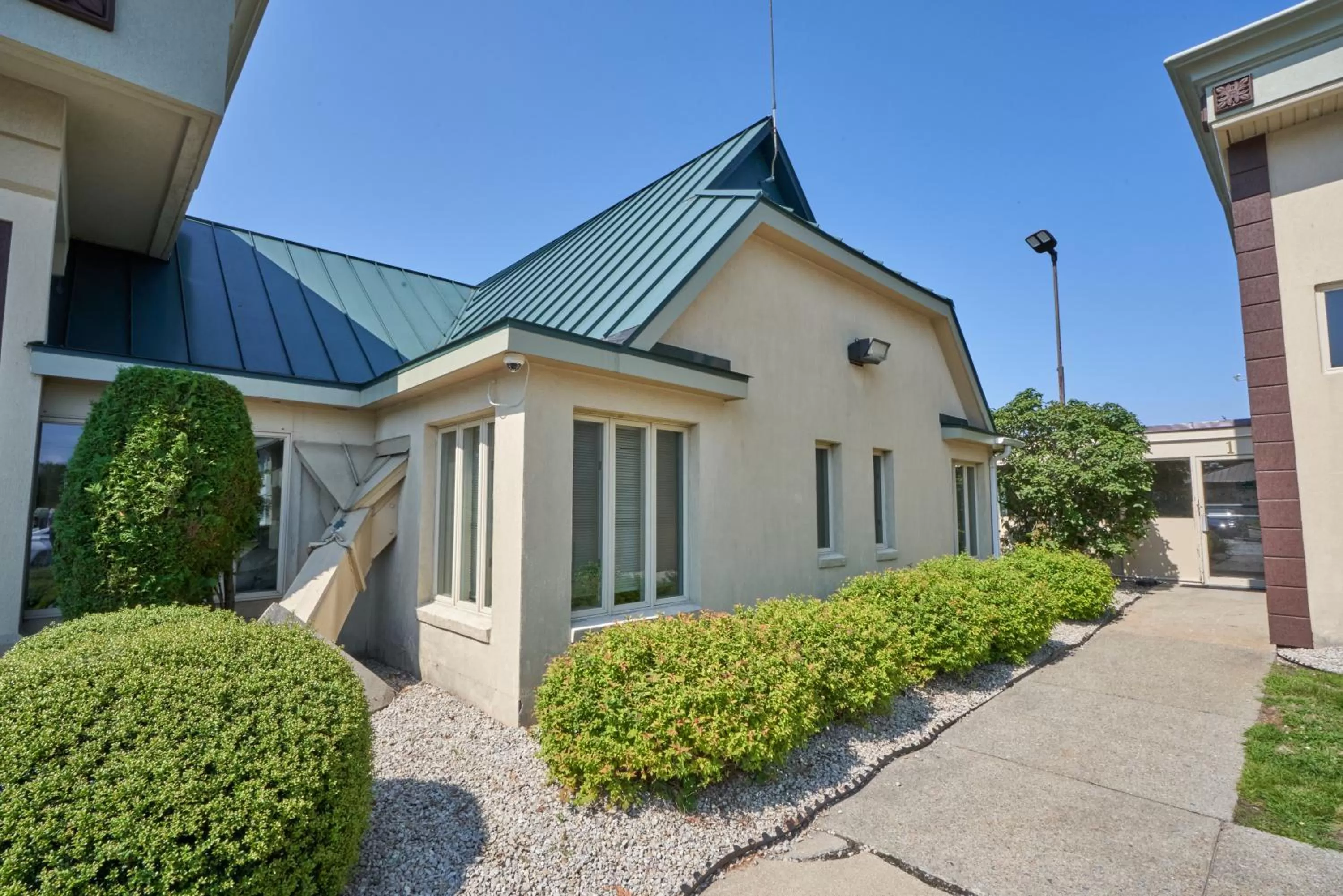 Riverview Inn & Suites