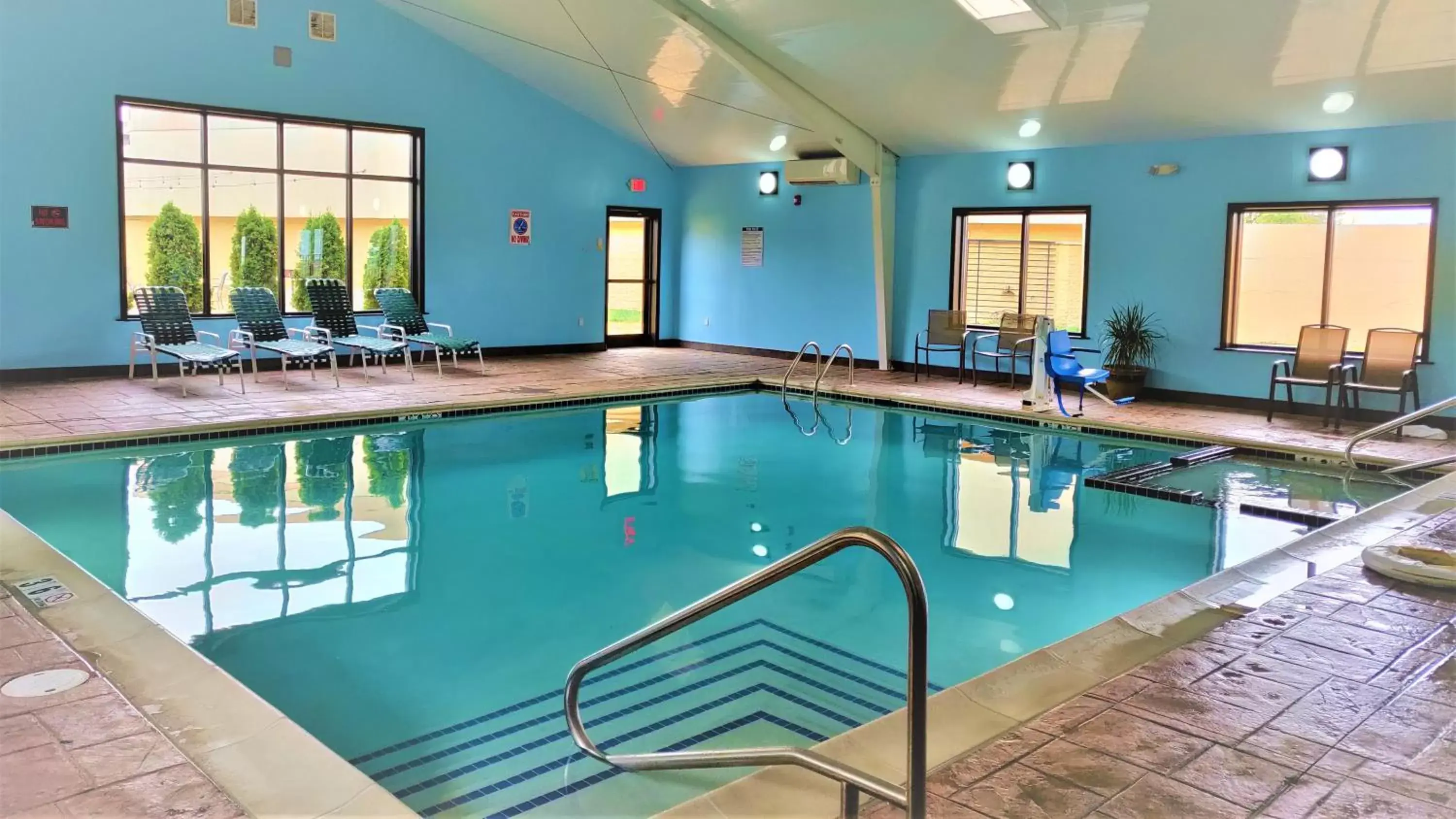 On site, Swimming Pool in Best Western Plus Philadelphia Bensalem Hotel