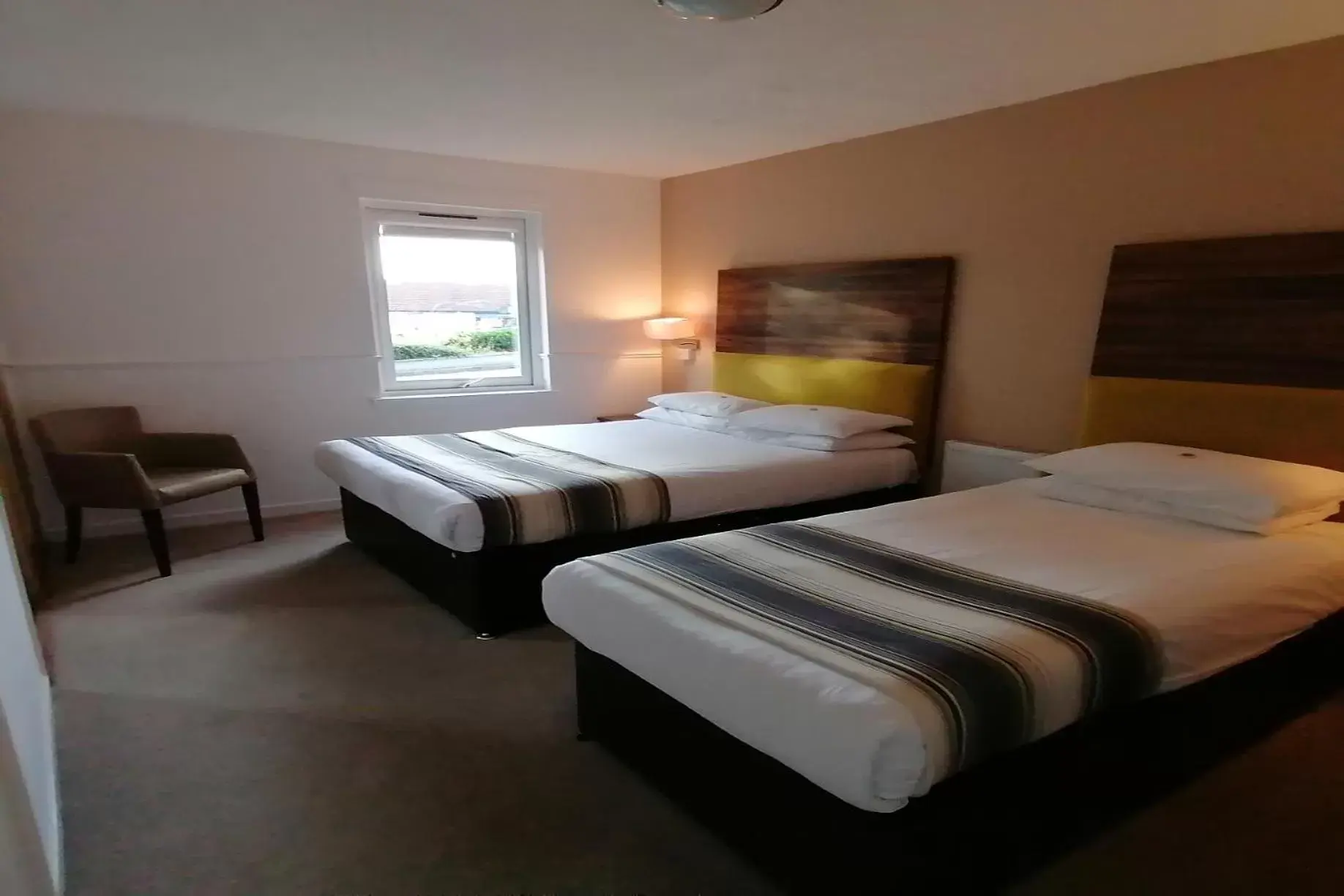 Triple Room with Shower in Livingston Lodge Hotel