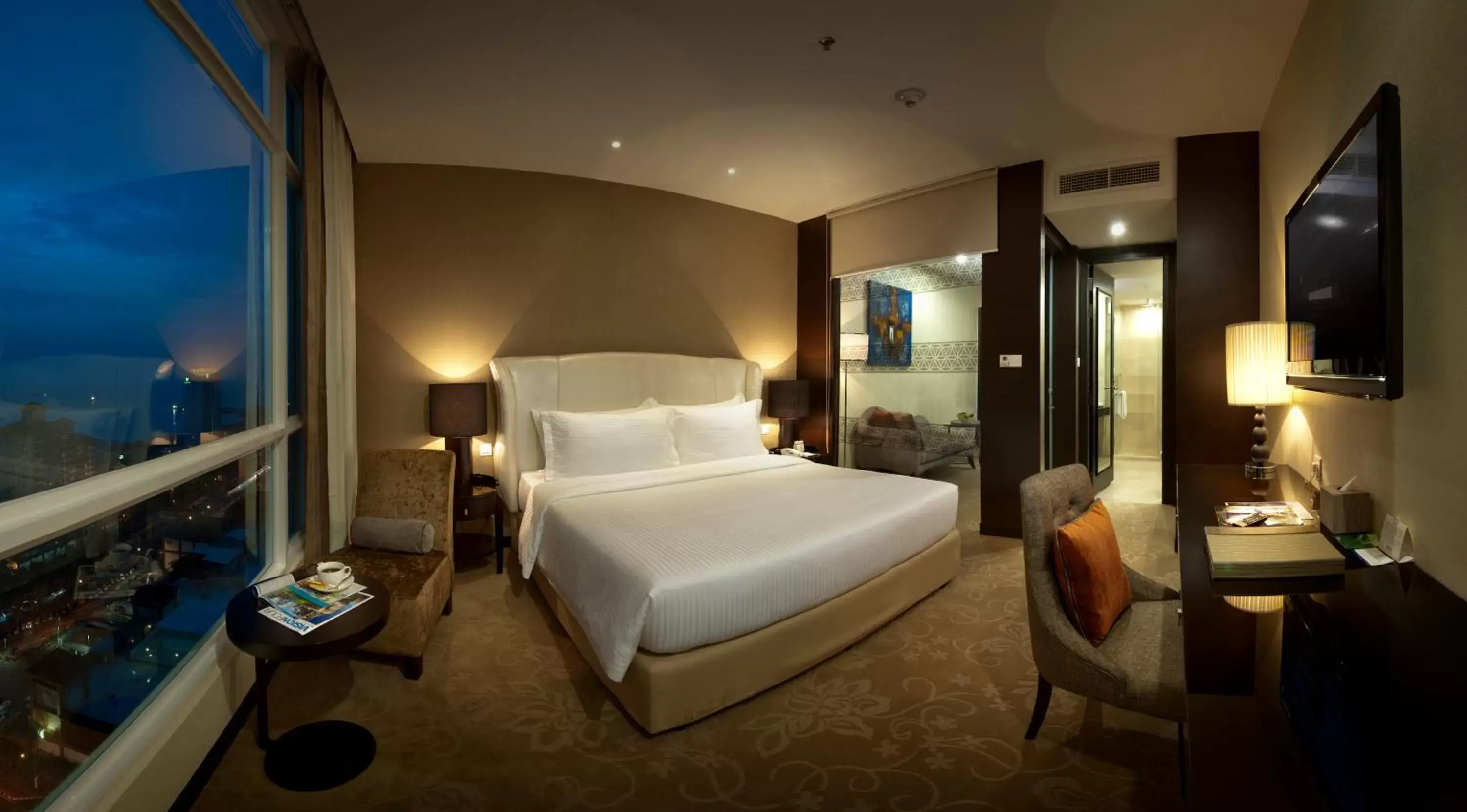 Shower, Bed in Hatten Hotel Melaka