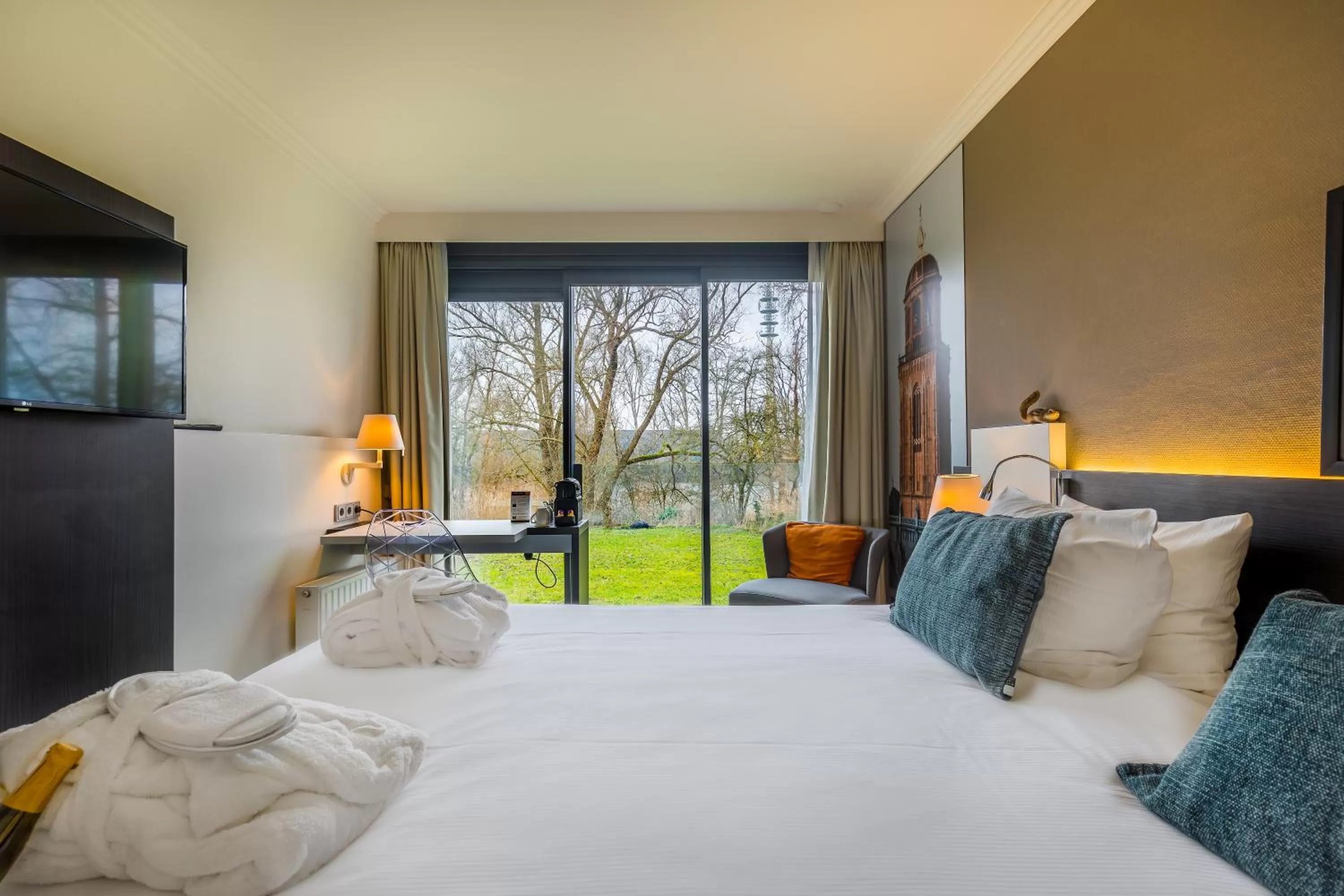 View (from property/room), Bed in Postillion Hotel Deventer