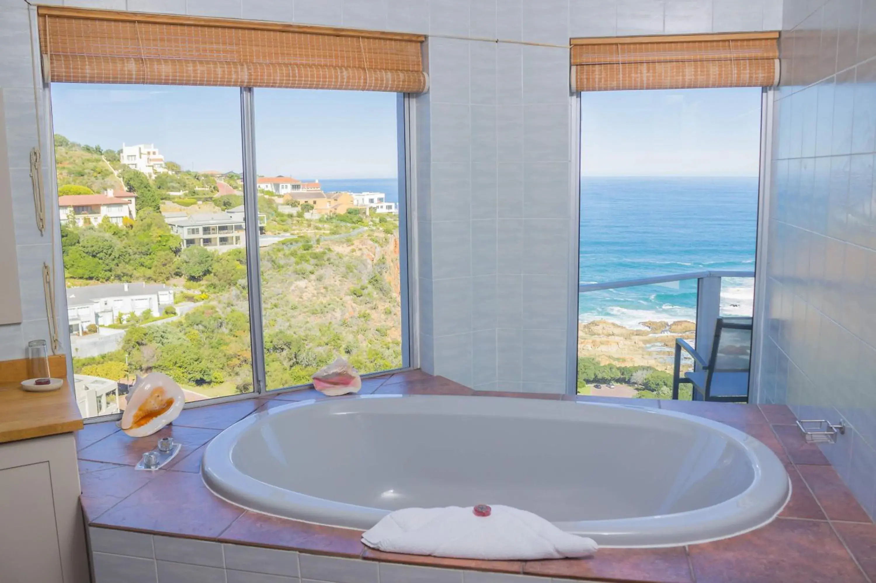 Sea view, Bathroom in Headlands House Guest Lodge